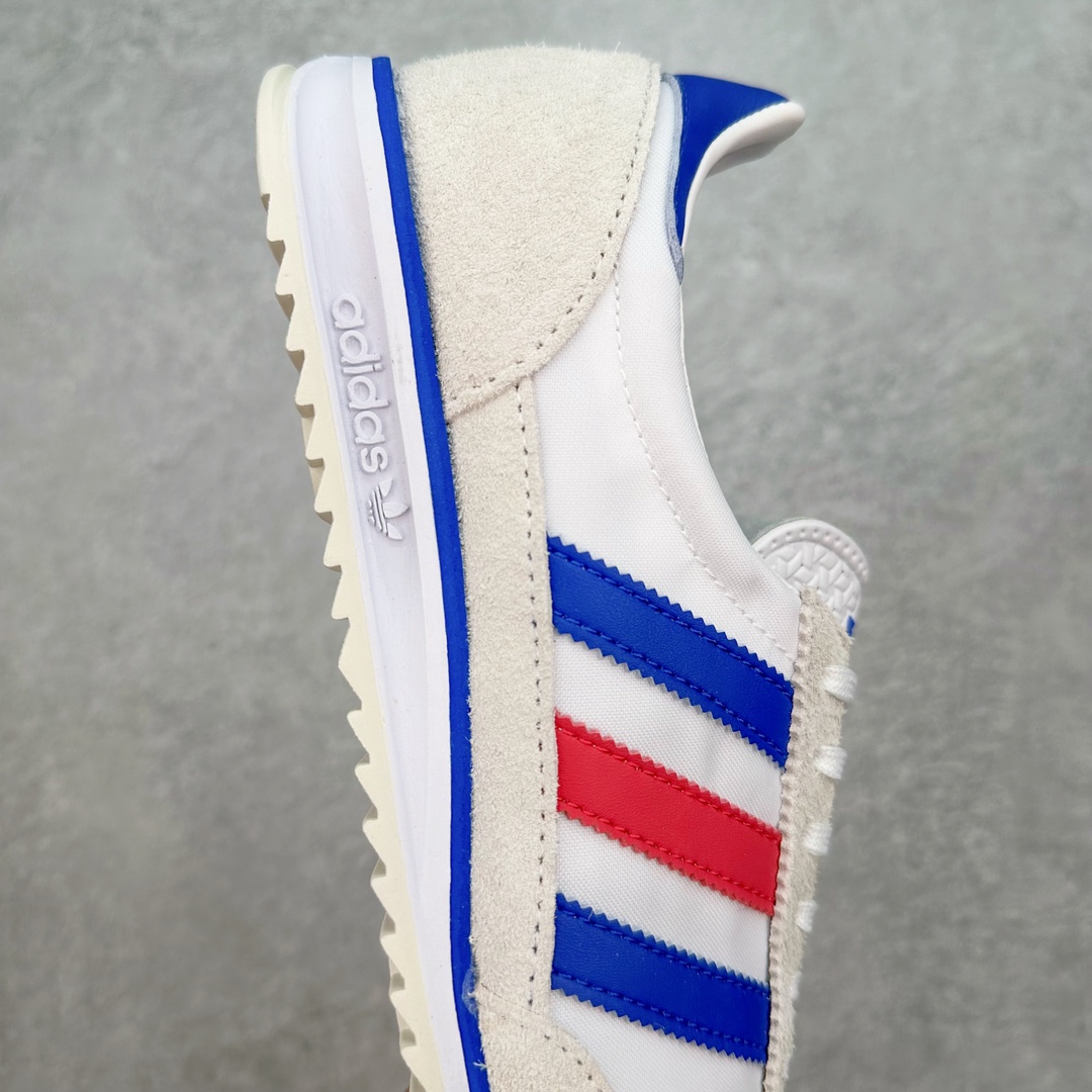 图片[6]-AD SL72 RS系列德训足球风百搭低帮休闲运动板鞋 FV4430 阿迪达斯Originals推出复古「T头鞋」造型的SL72鞋款复刻，有男女两款可选。男生款为SL72RS，鞋型挺立饱满，鞋底增加高度，采用麂皮与布面制作，符合复古氛围；女生款为SL72OGW，致敬经典款式，鞋身纤细，还原70年代设计，以绿色呈现，点缀金色细节。多款配色可选。「T 头鞋」这两年有多火大家见到了吧？明星、穿搭博主几乎人手一双，凭借复古味的外观，以及亲民的价格，同样成为了不少球鞋玩家日常上脚首选。近日 adidas Originals 将有「T 头鞋」造型的诞生于 1972 年的 SL72 鞋款复刻带回，各位买鞋又有新选择了。1972 年 SL72 问世后，引领了后来阿迪达斯的跑鞋发展方向，其中「SL」代表了 Super Light，彰显了产品轻便的特性。1972 年 SL72 问世后，引领了后来阿迪达斯的跑鞋发展方向，其中「SL」代表了 Super Light，彰显了产品轻便的特性。这次 adidas Originals 延续其轻质经典的基因，带来男女两款 SL72。男生款带来 SL72 RS 鞋型，RS 意为 Reshaped（重塑），鞋款在保留了经典的外观基础上，在尼龙材质里增加了填充物，使鞋型更加挺立和饱满，鞋头则更加圆润，鞋底的 EVA 材质则增加了鞋款的高度。女生款则带来 SL72 OG W 鞋型，OG 顾名思义则是致敬经典款式，相较于 RS（Reshaped）鞋款，鞋身更加纤细，其整体鞋身轮廓、线条、细节、材质上尊崇 70 年代 SL72 的设计，还原经典味道。尺码：36 36⅔ 37⅓ 38 38⅔ 39⅓ 40 40⅔ 41⅓ 42 42⅔ 43⅓ 44 44⅔ 45-选品中心