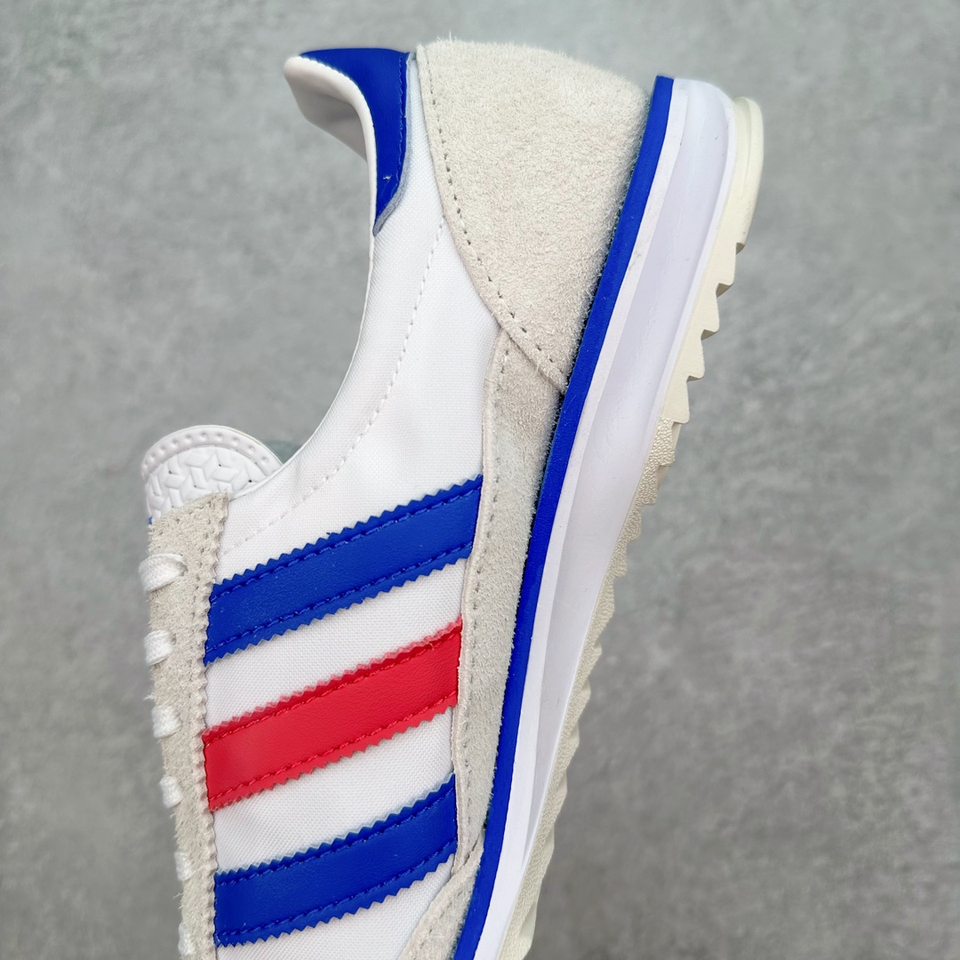 图片[7]-AD SL72 RS系列德训足球风百搭低帮休闲运动板鞋 FV4430 阿迪达斯Originals推出复古「T头鞋」造型的SL72鞋款复刻，有男女两款可选。男生款为SL72RS，鞋型挺立饱满，鞋底增加高度，采用麂皮与布面制作，符合复古氛围；女生款为SL72OGW，致敬经典款式，鞋身纤细，还原70年代设计，以绿色呈现，点缀金色细节。多款配色可选。「T 头鞋」这两年有多火大家见到了吧？明星、穿搭博主几乎人手一双，凭借复古味的外观，以及亲民的价格，同样成为了不少球鞋玩家日常上脚首选。近日 adidas Originals 将有「T 头鞋」造型的诞生于 1972 年的 SL72 鞋款复刻带回，各位买鞋又有新选择了。1972 年 SL72 问世后，引领了后来阿迪达斯的跑鞋发展方向，其中「SL」代表了 Super Light，彰显了产品轻便的特性。1972 年 SL72 问世后，引领了后来阿迪达斯的跑鞋发展方向，其中「SL」代表了 Super Light，彰显了产品轻便的特性。这次 adidas Originals 延续其轻质经典的基因，带来男女两款 SL72。男生款带来 SL72 RS 鞋型，RS 意为 Reshaped（重塑），鞋款在保留了经典的外观基础上，在尼龙材质里增加了填充物，使鞋型更加挺立和饱满，鞋头则更加圆润，鞋底的 EVA 材质则增加了鞋款的高度。女生款则带来 SL72 OG W 鞋型，OG 顾名思义则是致敬经典款式，相较于 RS（Reshaped）鞋款，鞋身更加纤细，其整体鞋身轮廓、线条、细节、材质上尊崇 70 年代 SL72 的设计，还原经典味道。尺码：36 36⅔ 37⅓ 38 38⅔ 39⅓ 40 40⅔ 41⅓ 42 42⅔ 43⅓ 44 44⅔ 45-选品中心