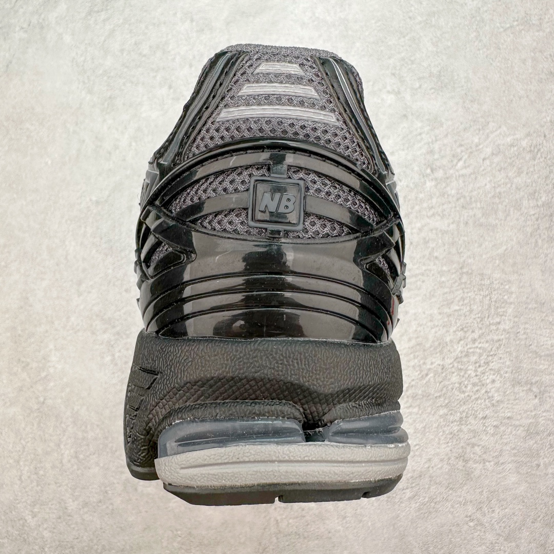 图片[8]-New Balance M1906R NB新百伦系列复古老爹风休闲运动慢跑鞋 采用轻质牛剖革拼接透气网眼衬垫织物鞋面材质 T-Beam大底提供足步弓支撑 保持步态稳定#后跟搭载外露缓震胶 鞋身整体以各种深浅不一的灰色覆盖 鞋头以淡蓝色调装饰，网眼衬垫通过不规律的色块实现做旧的美感 泛黄的鞋底更是进一步增添了复古气息 尺码：36 37 37.5 38 38.5 39.5 40 40.5 41.5 42 42.5 43 44 45-选品中心