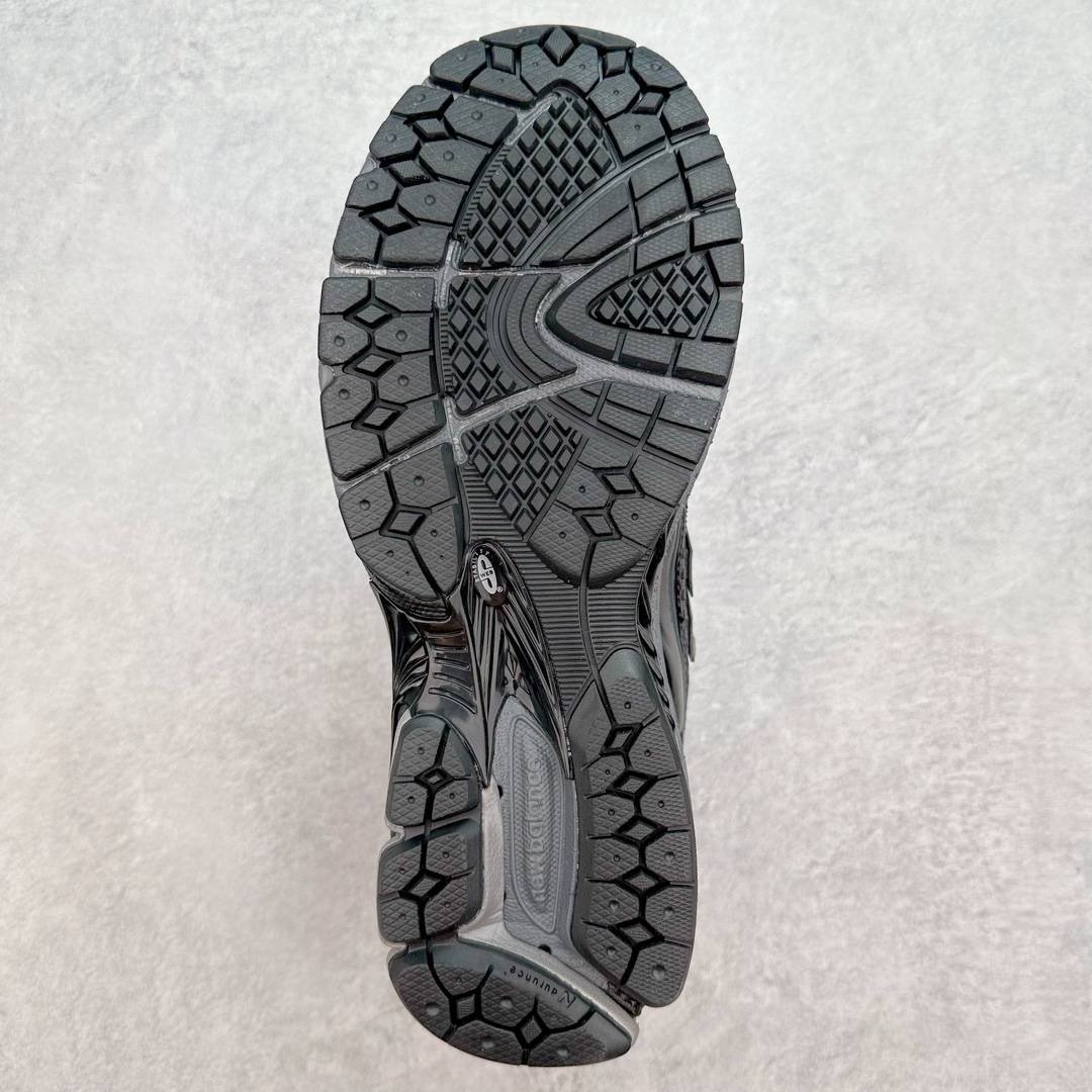 图片[9]-New Balance M1906R NB新百伦系列复古老爹风休闲运动慢跑鞋 采用轻质牛剖革拼接透气网眼衬垫织物鞋面材质 T-Beam大底提供足步弓支撑 保持步态稳定#后跟搭载外露缓震胶 鞋身整体以各种深浅不一的灰色覆盖 鞋头以淡蓝色调装饰，网眼衬垫通过不规律的色块实现做旧的美感 泛黄的鞋底更是进一步增添了复古气息 尺码：36 37 37.5 38 38.5 39.5 40 40.5 41.5 42 42.5 43 44 45-选品中心