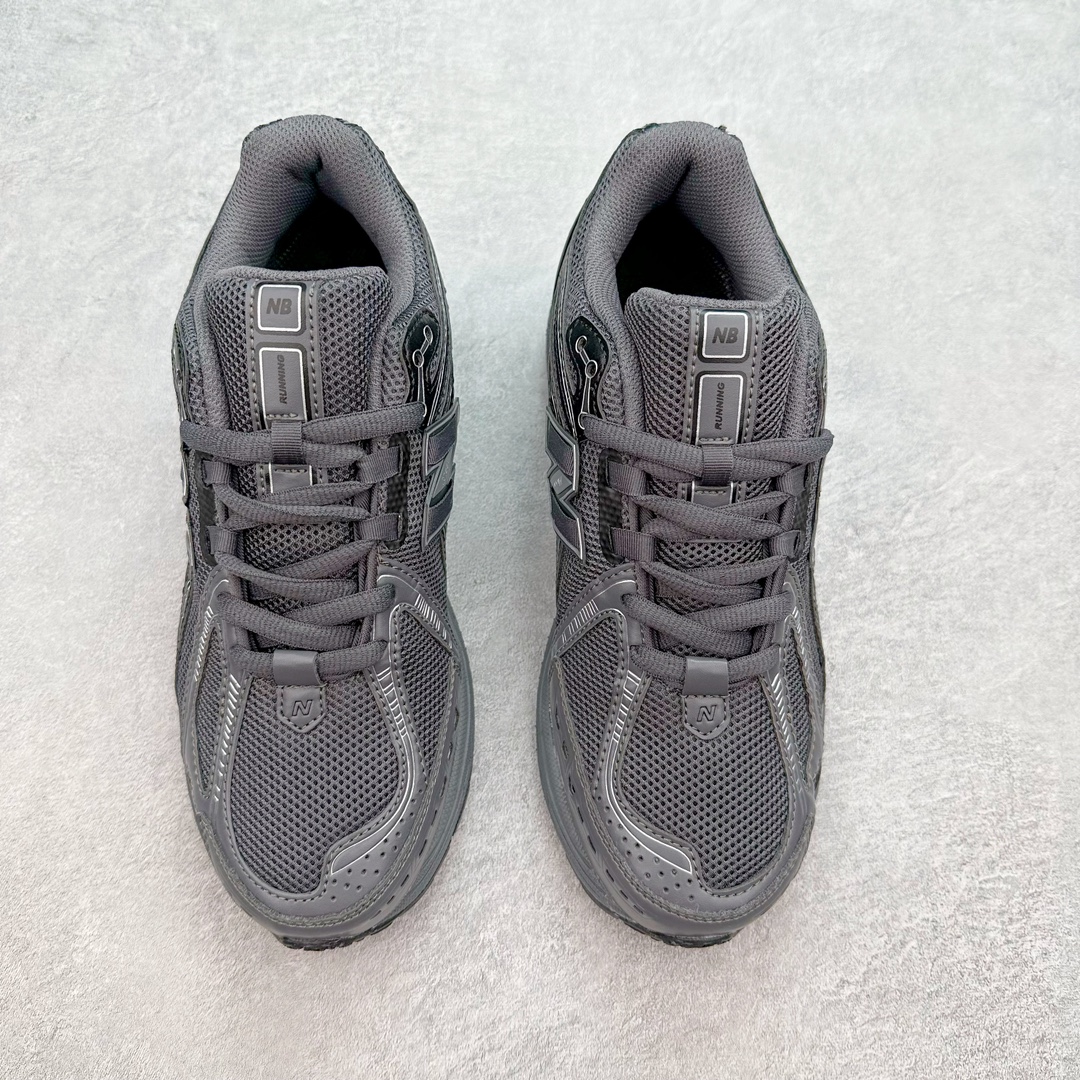 图片[2]-New Balance M1906R NB新百伦系列复古老爹风休闲运动慢跑鞋 采用轻质牛剖革拼接透气网眼衬垫织物鞋面材质 T-Beam大底提供足步弓支撑 保持步态稳定#后跟搭载外露缓震胶 鞋身整体以各种深浅不一的灰色覆盖 鞋头以淡蓝色调装饰，网眼衬垫通过不规律的色块实现做旧的美感 泛黄的鞋底更是进一步增添了复古气息 尺码：36 37 37.5 38 38.5 39.5 40 40.5 41.5 42 42.5 43 44 45-选品中心