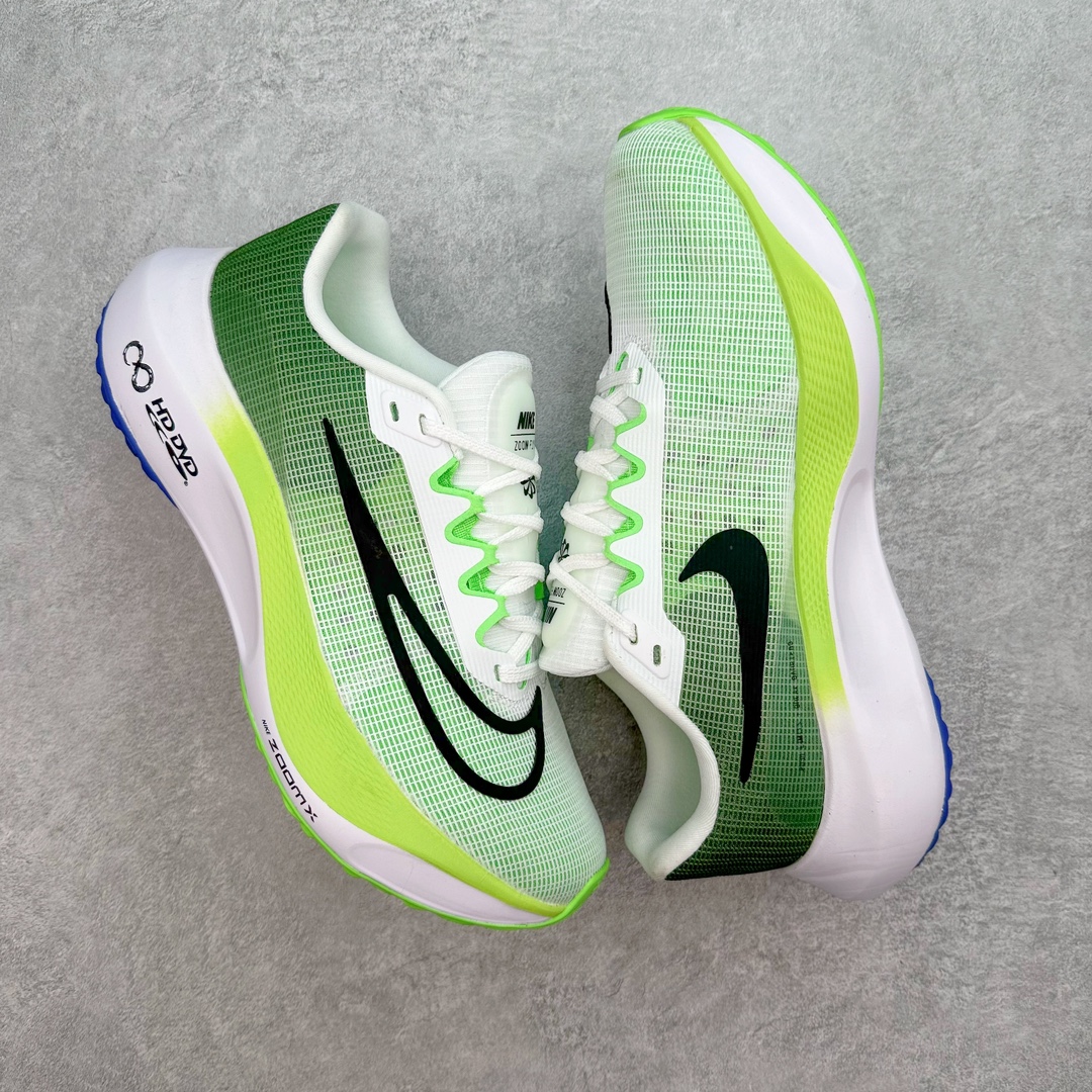 图片[3]-NK Zoom Fly 5 飞行5代马拉松系列低帮透气休闲运动慢跑鞋 DM8968-101 NK旗下跑鞋阵容持续迎来新成员 今回正式登场的鞋型为 Zoom Fly 5 全鞋大量采用回收材料制成 鞋面搭载创新 Flyknit 技术打造的编织网眼 同时考量了舒适、性能与可持续性 采用大型 ZoomX 中底与 Swoosh 徽标注入等变化 鞋侧还有「Push Limits + Break Barriers」字样叙述 尺码：36 36.5 37.5 38 38.5 39 40 40.5 41 42 42.5 43 44 44.5 45-选品中心