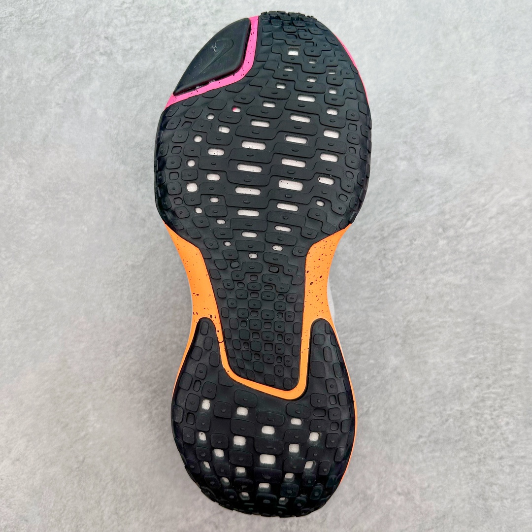 图片[9]-＃福利特价 NK ZoomX Invincible Run Flyknit FK3 不可战胜3代系列轻量飞织低帮休闲运动慢跑鞋 此鞋专为短跑运动员而生 是为 5 至 10 公里距离的赛事和训练打造 整体设计采用流线型的轻质工程网眼材质构成鞋面 并与其他 Running 旗舰鞋款同样搭载全脚掌 ZoomX 缓冲中底 搭配 Pebax 物料与橡胶外底 ZoomX StreakFly 首发配色以Prototype呈现 其灵感是来自开发期间的磨损测试 透过编号的标记与内侧的预期跑步距离突出研发过程 尺码：36 36.5 37.5 38 38.5 39 40 40.5 41 42 42.5 43 44 44.5 45-选品中心