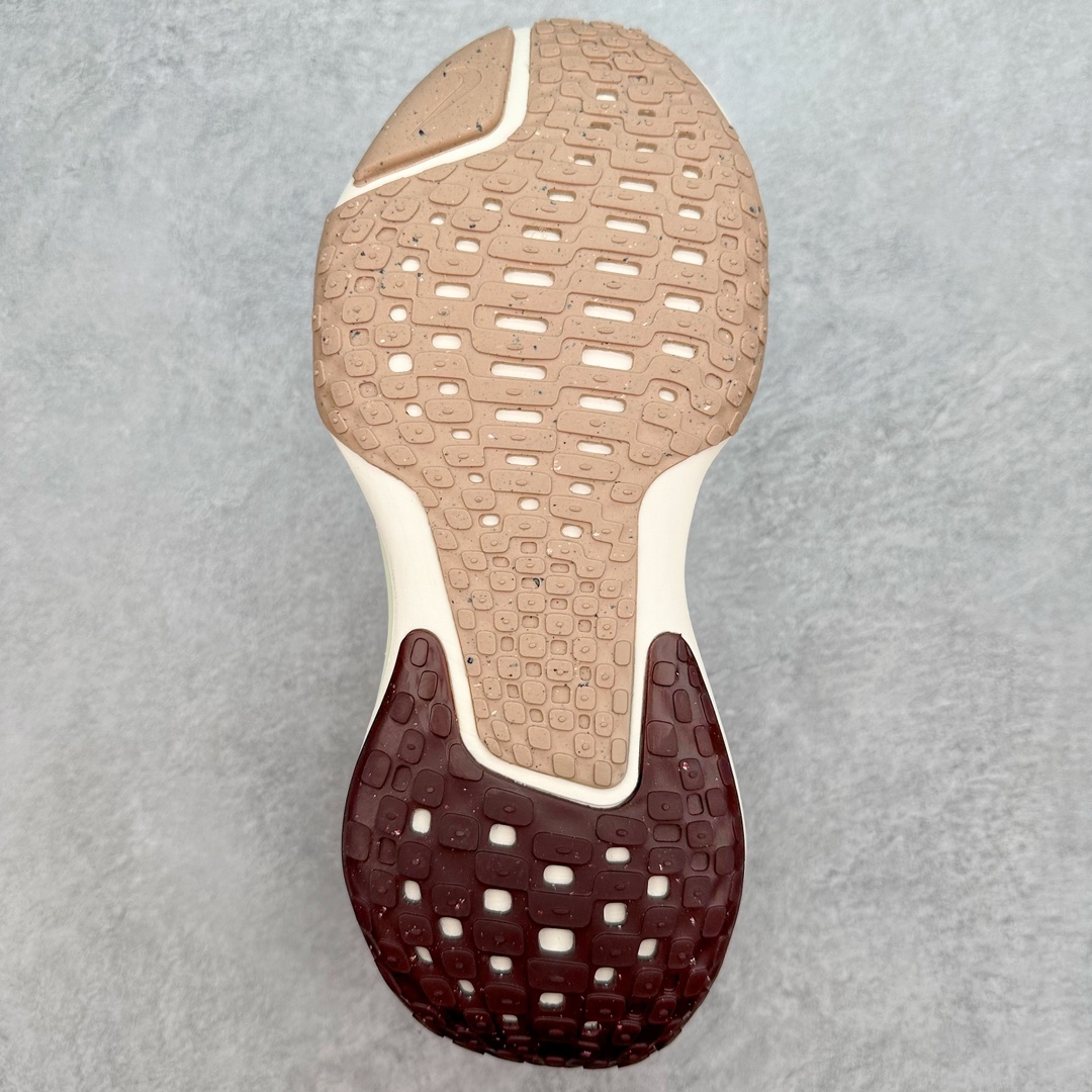 图片[9]-＃福利特价 NK ZoomX Invincible Run Flyknit FK3 不可战胜3代系列轻量飞织低帮休闲运动慢跑鞋 此鞋专为短跑运动员而生 是为 5 至 10 公里距离的赛事和训练打造 整体设计采用流线型的轻质工程网眼材质构成鞋面 并与其他 Running 旗舰鞋款同样搭载全脚掌 ZoomX 缓冲中底 搭配 Pebax 物料与橡胶外底 ZoomX StreakFly 首发配色以Prototype呈现 其灵感是来自开发期间的磨损测试 透过编号的标记与内侧的预期跑步距离突出研发过程 尺码：36 36.5 37.5 38 38.5 39 40 40.5 41 42 42.5 43 44 44.5 45-选品中心