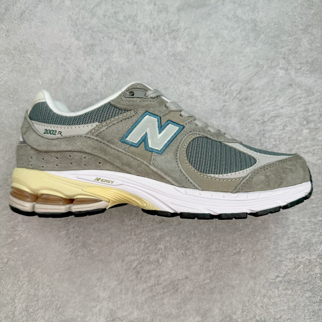 New Balance 2002R NB2002 男女休闲慢跑鞋 必备的时髦单品之一 最新出的2002R系列 这款延续了经典科技 升级版N-ERGY缓震物料机能与材质上脚太舒适了 鞋面的柔软麂皮搭配尼龙网布 特别透气而且还复古感 不管是搭配牛仔裤还工装裤都是百搭！小红书众多博主上脚推荐！尺码：36 36.5 37.5 38 38.5 39.5 40 40.5 41 42 42.5 43 44 45-选品中心