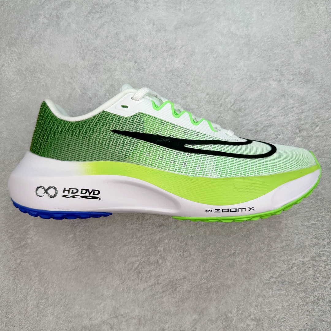 NK Zoom Fly 5 飞行5代马拉松系列低帮透气休闲运动慢跑鞋 DM8968-101 NK旗下跑鞋阵容持续迎来新成员 今回正式登场的鞋型为 Zoom Fly 5 全鞋大量采用回收材料制成 鞋面搭载创新 Flyknit 技术打造的编织网眼 同时考量了舒适、性能与可持续性 采用大型 ZoomX 中底与 Swoosh 徽标注入等变化 鞋侧还有「Push Limits + Break Barriers」字样叙述 尺码：36 36.5 37.5 38 38.5 39 40 40.5 41 42 42.5 43 44 44.5 45-选品中心