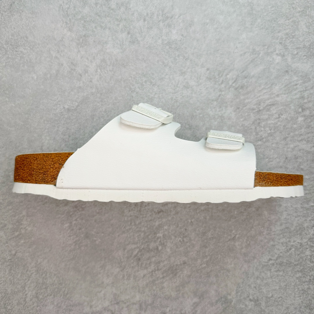 图片[4]-＃福利特价 Birkenstock Arizona 系列勃肯皮革绒面双扣时尚凉拖鞋 牛皮绒面革质地柔软 搭配可调节鞋扣提升穿着舒适度 人体工学设计分散脚部压力 保护脚踝 软木乳胶鞋床具有一定的收缩性 长时间穿着后能贴合脚型 EVA鞋底回弹性和抗张性力高 具有良好的防震、缓冲性 四季皆宜 柔软的鞋床采用额外的泡沫缓冲层 提供额外的舒适感和全天支撑 尺码：35-44-选品中心