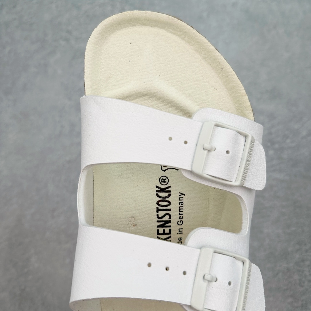 图片[4]-＃福利特价 Birkenstock Arizona 系列勃肯皮革绒面双扣时尚凉拖鞋 牛皮绒面革质地柔软 搭配可调节鞋扣提升穿着舒适度 人体工学设计分散脚部压力 保护脚踝 软木乳胶鞋床具有一定的收缩性 长时间穿着后能贴合脚型 EVA鞋底回弹性和抗张性力高 具有良好的防震、缓冲性 四季皆宜 柔软的鞋床采用额外的泡沫缓冲层 提供额外的舒适感和全天支撑 尺码：35-44-选品中心