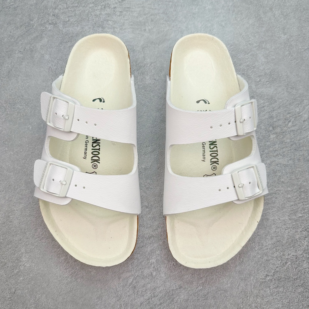 图片[2]-＃福利特价 Birkenstock Arizona 系列勃肯皮革绒面双扣时尚凉拖鞋 牛皮绒面革质地柔软 搭配可调节鞋扣提升穿着舒适度 人体工学设计分散脚部压力 保护脚踝 软木乳胶鞋床具有一定的收缩性 长时间穿着后能贴合脚型 EVA鞋底回弹性和抗张性力高 具有良好的防震、缓冲性 四季皆宜 柔软的鞋床采用额外的泡沫缓冲层 提供额外的舒适感和全天支撑 尺码：35-44-选品中心