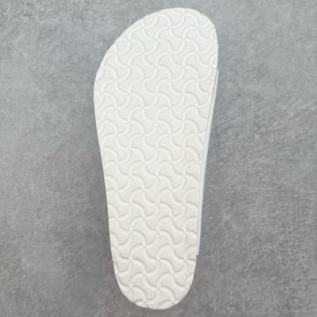 图片[9]-＃福利特价 Birkenstock Arizona 系列勃肯皮革绒面双扣时尚凉拖鞋 牛皮绒面革质地柔软 搭配可调节鞋扣提升穿着舒适度 人体工学设计分散脚部压力 保护脚踝 软木乳胶鞋床具有一定的收缩性 长时间穿着后能贴合脚型 EVA鞋底回弹性和抗张性力高 具有良好的防震、缓冲性 四季皆宜 柔软的鞋床采用额外的泡沫缓冲层 提供额外的舒适感和全天支撑 尺码：35-44-选品中心