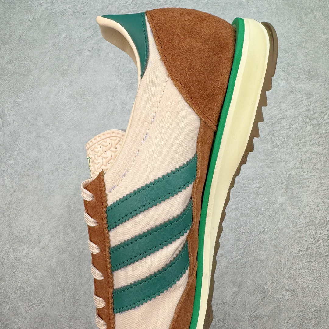 图片[7]-＃MF AD Wmns SL72 OG 系列德训足球风百搭低帮休闲运动板鞋 JH8648 Originals推出复古「T头鞋」造型的SL72鞋款复刻，有男女两款可选。男生款为SL72RS，鞋型挺立饱满，鞋底增加高度，采用麂皮与布面制作，符合复古氛围；女生款为SL72OGW，致敬经典款式，鞋身纤细，还原70年代设计，以绿色呈现，点缀金色细节。多款配色可选。「T 头鞋」这两年有多火大家见到了吧？明星、穿搭博主几乎人手一双，凭借复古味的外观，以及亲民的价格，同样成为了不少球鞋玩家日常上脚首选。近日 adidas Originals 将有「T 头鞋」造型的诞生于 1972 年的 SL72 鞋款复刻带回，各位买鞋又有新选择了。1972 年 SL72 问世后，引领了后来阿迪达斯的跑鞋发展方向，其中「SL」代表了 Super Light，彰显了产品轻便的特性。1972 年 SL72 问世后，引领了后来阿迪达斯的跑鞋发展方向，其中「SL」代表了 Super Light，彰显了产品轻便的特性。这次 adidas Originals 延续其轻质经典的基因，带来男女两款 SL72。男生款带来 SL72 RS 鞋型，RS 意为 Reshaped（重塑），鞋款在保留了经典的外观基础上，在尼龙材质里增加了填充物，使鞋型更加挺立和饱满，鞋头则更加圆润，鞋底的 EVA 材质则增加了鞋款的高度。女生款则带来 SL72 OG W 鞋型，OG 顾名思义则是致敬经典款式，相较于 RS（Reshaped）鞋款，鞋身更加纤细，其整体鞋身轮廓、线条、细节、材质上尊崇 70 年代 SL72 的设计，还原经典味道。尺码：36 36⅔ 37⅓ 38 38⅔ 39⅓ 40 40⅔ 41⅓ 42 42⅔ 43⅓ 44 44⅔ 45-选品中心