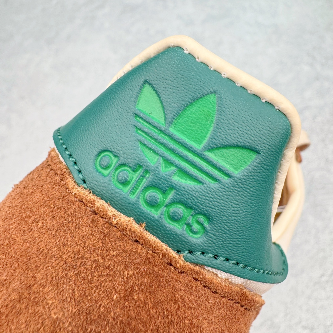 图片[11]-＃MF AD Wmns SL72 OG 系列德训足球风百搭低帮休闲运动板鞋 JH8648 Originals推出复古「T头鞋」造型的SL72鞋款复刻，有男女两款可选。男生款为SL72RS，鞋型挺立饱满，鞋底增加高度，采用麂皮与布面制作，符合复古氛围；女生款为SL72OGW，致敬经典款式，鞋身纤细，还原70年代设计，以绿色呈现，点缀金色细节。多款配色可选。「T 头鞋」这两年有多火大家见到了吧？明星、穿搭博主几乎人手一双，凭借复古味的外观，以及亲民的价格，同样成为了不少球鞋玩家日常上脚首选。近日 adidas Originals 将有「T 头鞋」造型的诞生于 1972 年的 SL72 鞋款复刻带回，各位买鞋又有新选择了。1972 年 SL72 问世后，引领了后来阿迪达斯的跑鞋发展方向，其中「SL」代表了 Super Light，彰显了产品轻便的特性。1972 年 SL72 问世后，引领了后来阿迪达斯的跑鞋发展方向，其中「SL」代表了 Super Light，彰显了产品轻便的特性。这次 adidas Originals 延续其轻质经典的基因，带来男女两款 SL72。男生款带来 SL72 RS 鞋型，RS 意为 Reshaped（重塑），鞋款在保留了经典的外观基础上，在尼龙材质里增加了填充物，使鞋型更加挺立和饱满，鞋头则更加圆润，鞋底的 EVA 材质则增加了鞋款的高度。女生款则带来 SL72 OG W 鞋型，OG 顾名思义则是致敬经典款式，相较于 RS（Reshaped）鞋款，鞋身更加纤细，其整体鞋身轮廓、线条、细节、材质上尊崇 70 年代 SL72 的设计，还原经典味道。尺码：36 36⅔ 37⅓ 38 38⅔ 39⅓ 40 40⅔ 41⅓ 42 42⅔ 43⅓ 44 44⅔ 45-选品中心