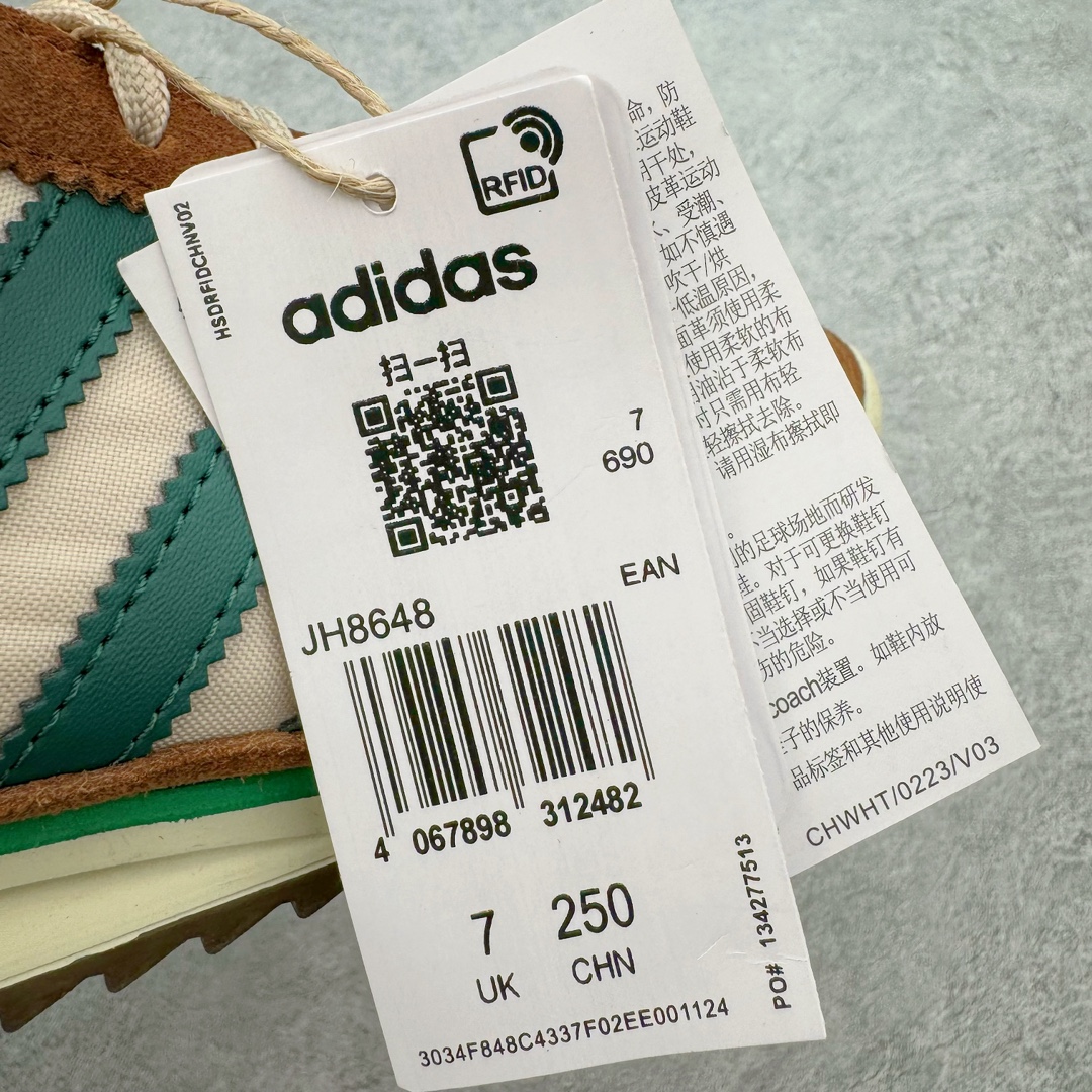 图片[16]-＃MF AD Wmns SL72 OG 系列德训足球风百搭低帮休闲运动板鞋 JH8648 Originals推出复古「T头鞋」造型的SL72鞋款复刻，有男女两款可选。男生款为SL72RS，鞋型挺立饱满，鞋底增加高度，采用麂皮与布面制作，符合复古氛围；女生款为SL72OGW，致敬经典款式，鞋身纤细，还原70年代设计，以绿色呈现，点缀金色细节。多款配色可选。「T 头鞋」这两年有多火大家见到了吧？明星、穿搭博主几乎人手一双，凭借复古味的外观，以及亲民的价格，同样成为了不少球鞋玩家日常上脚首选。近日 adidas Originals 将有「T 头鞋」造型的诞生于 1972 年的 SL72 鞋款复刻带回，各位买鞋又有新选择了。1972 年 SL72 问世后，引领了后来阿迪达斯的跑鞋发展方向，其中「SL」代表了 Super Light，彰显了产品轻便的特性。1972 年 SL72 问世后，引领了后来阿迪达斯的跑鞋发展方向，其中「SL」代表了 Super Light，彰显了产品轻便的特性。这次 adidas Originals 延续其轻质经典的基因，带来男女两款 SL72。男生款带来 SL72 RS 鞋型，RS 意为 Reshaped（重塑），鞋款在保留了经典的外观基础上，在尼龙材质里增加了填充物，使鞋型更加挺立和饱满，鞋头则更加圆润，鞋底的 EVA 材质则增加了鞋款的高度。女生款则带来 SL72 OG W 鞋型，OG 顾名思义则是致敬经典款式，相较于 RS（Reshaped）鞋款，鞋身更加纤细，其整体鞋身轮廓、线条、细节、材质上尊崇 70 年代 SL72 的设计，还原经典味道。尺码：36 36⅔ 37⅓ 38 38⅔ 39⅓ 40 40⅔ 41⅓ 42 42⅔ 43⅓ 44 44⅔ 45-选品中心
