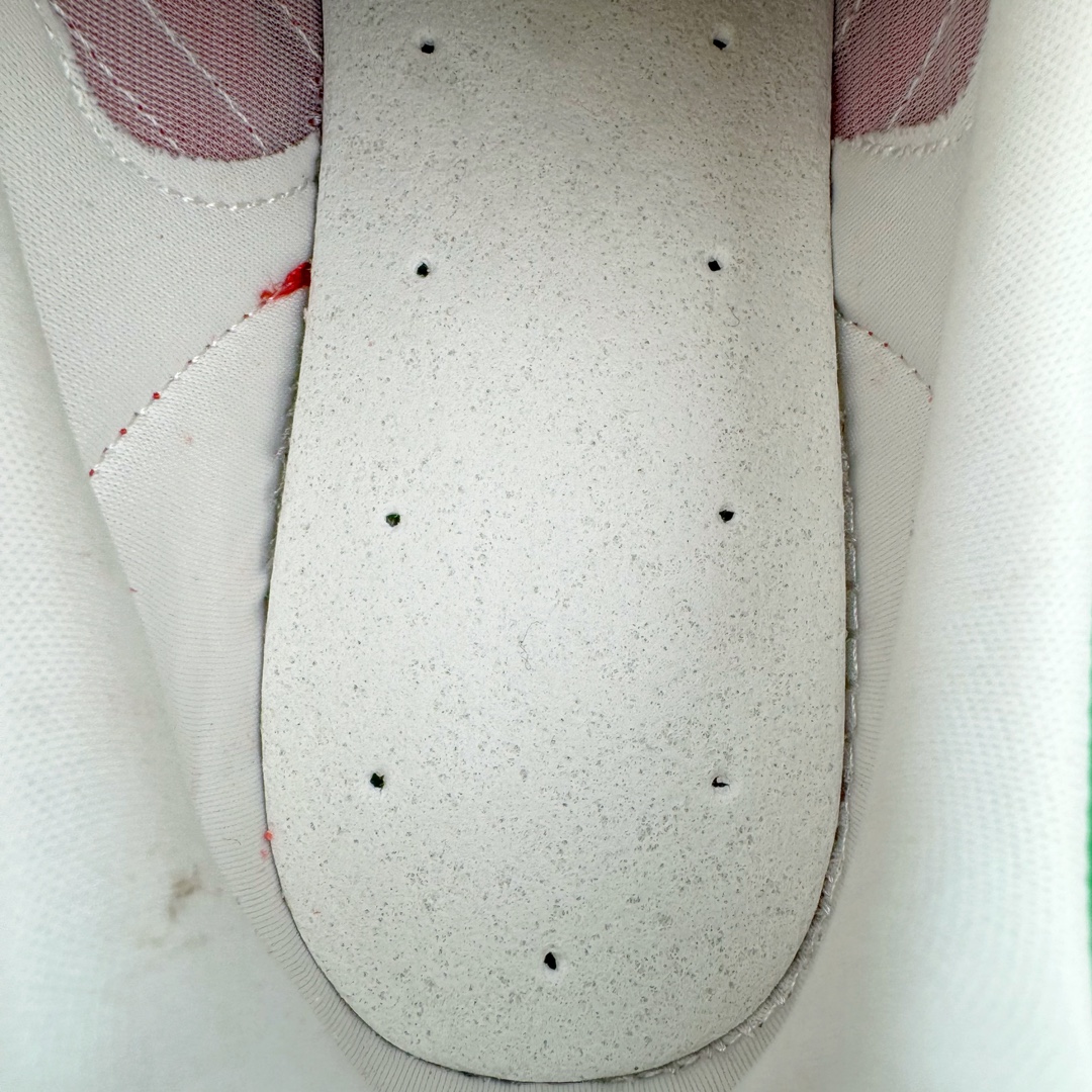 图片[10]-＃MF AD Original Gazelle Indoor Trainers 瞪羚室内鞋系列低帮复古百搭休闲运动德训风板鞋 IF9641 高端零售特供批次 原厂定制长毛翻毛皮组合环保纤维革鞋面材质 内置环保海玻璃鞋垫 外置RB橡胶大底 产品品控稳定性领先行业 原厂全套原楦原纸板冲刀磨具开发 原厂皮料加持 原厂港宝加持定型后跟R度完美 将复古进行到底 简约流畅 三十年不变经典 这款Gazelle运动鞋 无论面料、配色、质感或设计 都只在重现其1991年原款的经典 皮革鞋面 撞色三条纹和鞋跟标的设计 力求呈现90年代的经典复古风潮 Samba火热的同时 也带动了其它的复古鞋型 Gazelle便是其中一只 Gazelle Indoor拥有包边更宽的T字型鞋头 更好的保护运动员的前掌 浓浓的复古氛围感 非常适合现在流行的Cleanfit风格 尺码：35.5 36 36⅔ 37⅓ 38 38⅔ 39⅓ 40 40⅔ 41⅓ 42 42⅔ 43⅓ 44 44⅔ 45-选品中心