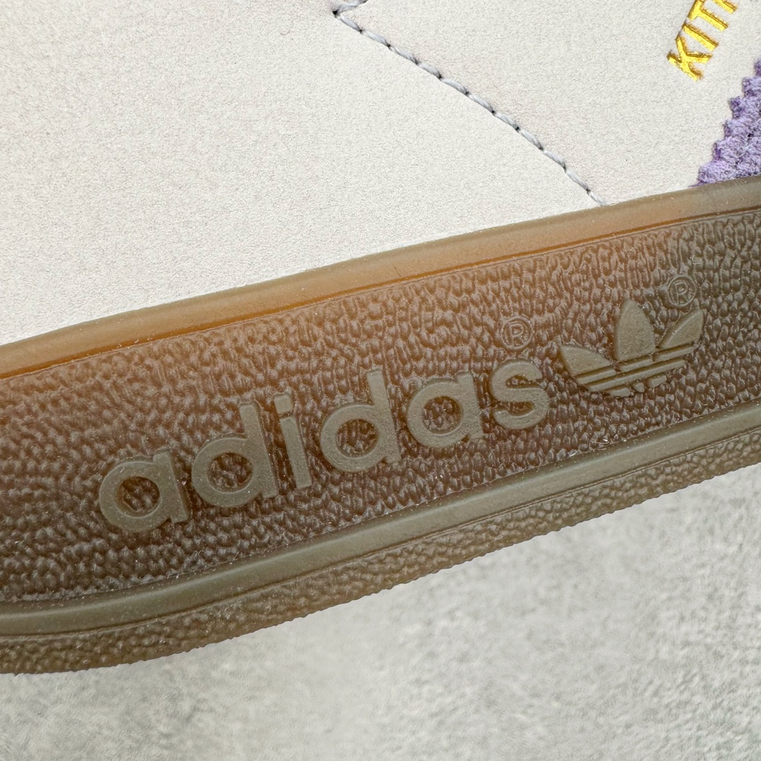 图片[20]-＃CS纯原 Kith x AD Original Gazelle Indoor Trainers 瞪羚室内鞋系列低帮复古百搭休闲运动德训风板鞋 联名灰紫 IH0120 高端零售特供批次 原厂定制长毛翻毛皮组合环保纤维革鞋面材质 内置环保海玻璃鞋垫 外置RB橡胶大底 产品品控稳定性领先行业 原厂全套原楦原纸板冲刀磨具开发 原厂皮料加持 原厂港宝加持定型后跟R度完美 将复古进行到底 简约流畅 三十年不变经典 这款Gazelle运动鞋 无论面料、配色、质感或设计 都只在重现其1991年原款的经典 皮革鞋面 撞色三条纹和鞋跟标的设计 力求呈现90年代的经典复古风潮 Samba火热的同时 也带动了其它的复古鞋型 Gazelle便是其中一只 Gazelle Indoor拥有包边更宽的T字型鞋头 更好的保护运动员的前掌 浓浓的复古氛围感 非常适合现在流行的Cleanfit风格 尺码：35.5 36 36.5 37.5 38 38.5 39 40 40.5 41 42 42.5 43 44 44.5 45 46-选品中心