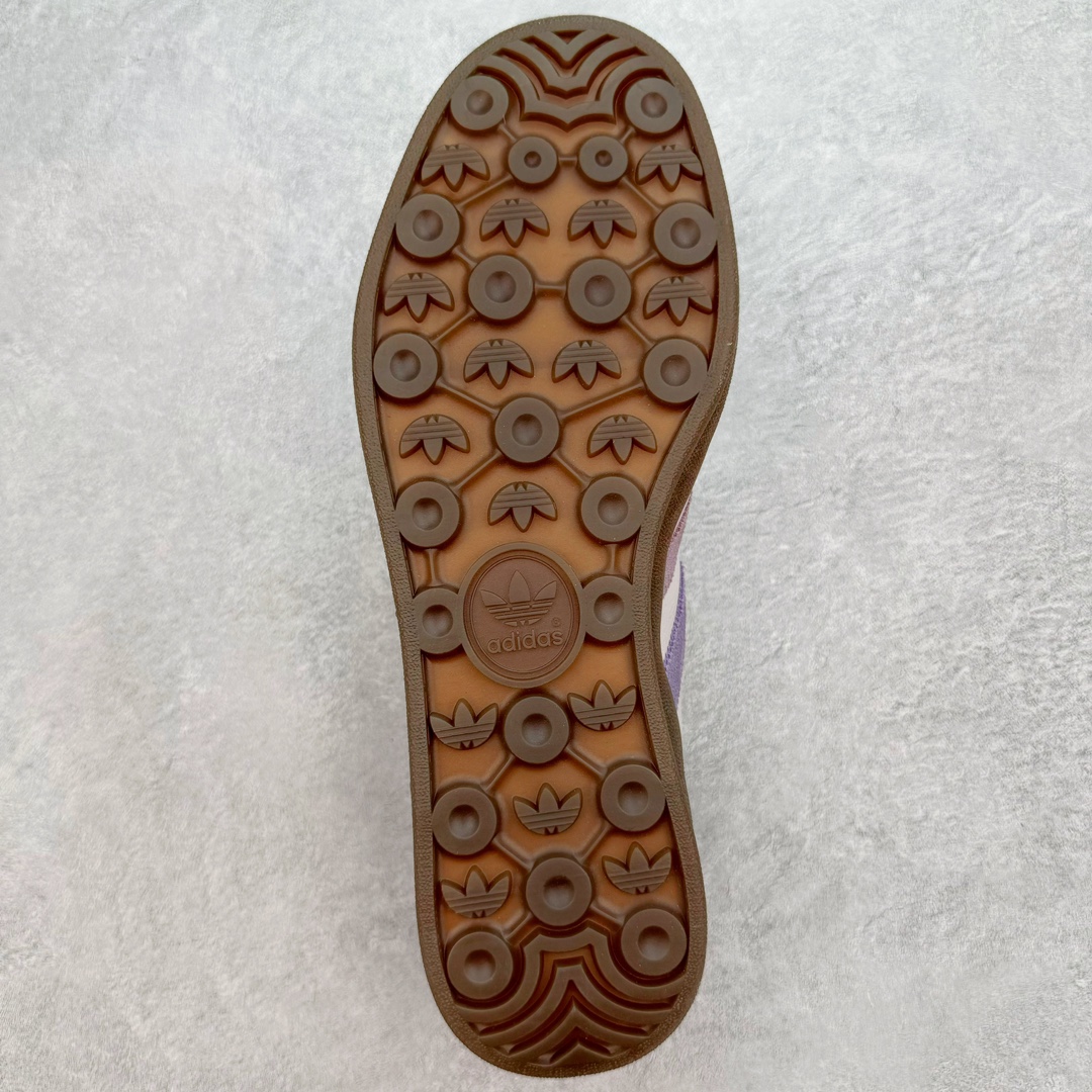 图片[9]-＃CS纯原 Kith x AD Original Gazelle Indoor Trainers 瞪羚室内鞋系列低帮复古百搭休闲运动德训风板鞋 联名灰紫 IH0120 高端零售特供批次 原厂定制长毛翻毛皮组合环保纤维革鞋面材质 内置环保海玻璃鞋垫 外置RB橡胶大底 产品品控稳定性领先行业 原厂全套原楦原纸板冲刀磨具开发 原厂皮料加持 原厂港宝加持定型后跟R度完美 将复古进行到底 简约流畅 三十年不变经典 这款Gazelle运动鞋 无论面料、配色、质感或设计 都只在重现其1991年原款的经典 皮革鞋面 撞色三条纹和鞋跟标的设计 力求呈现90年代的经典复古风潮 Samba火热的同时 也带动了其它的复古鞋型 Gazelle便是其中一只 Gazelle Indoor拥有包边更宽的T字型鞋头 更好的保护运动员的前掌 浓浓的复古氛围感 非常适合现在流行的Cleanfit风格 尺码：35.5 36 36.5 37.5 38 38.5 39 40 40.5 41 42 42.5 43 44 44.5 45 46-选品中心