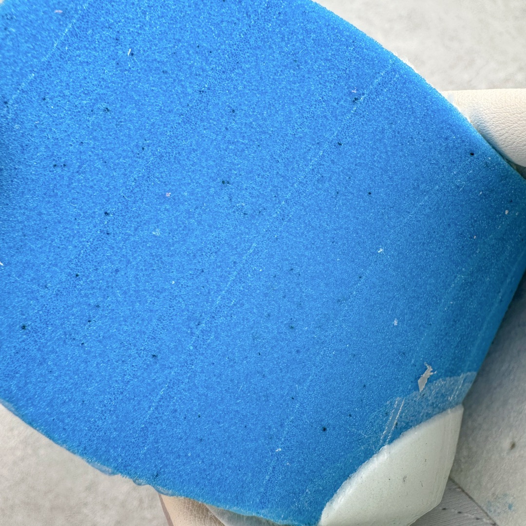 图片[13]-＃CS纯原 Kith x AD Original Gazelle Indoor Trainers 瞪羚室内鞋系列低帮复古百搭休闲运动德训风板鞋 联名灰紫 IH0120 高端零售特供批次 原厂定制长毛翻毛皮组合环保纤维革鞋面材质 内置环保海玻璃鞋垫 外置RB橡胶大底 产品品控稳定性领先行业 原厂全套原楦原纸板冲刀磨具开发 原厂皮料加持 原厂港宝加持定型后跟R度完美 将复古进行到底 简约流畅 三十年不变经典 这款Gazelle运动鞋 无论面料、配色、质感或设计 都只在重现其1991年原款的经典 皮革鞋面 撞色三条纹和鞋跟标的设计 力求呈现90年代的经典复古风潮 Samba火热的同时 也带动了其它的复古鞋型 Gazelle便是其中一只 Gazelle Indoor拥有包边更宽的T字型鞋头 更好的保护运动员的前掌 浓浓的复古氛围感 非常适合现在流行的Cleanfit风格 尺码：35.5 36 36.5 37.5 38 38.5 39 40 40.5 41 42 42.5 43 44 44.5 45 46-选品中心