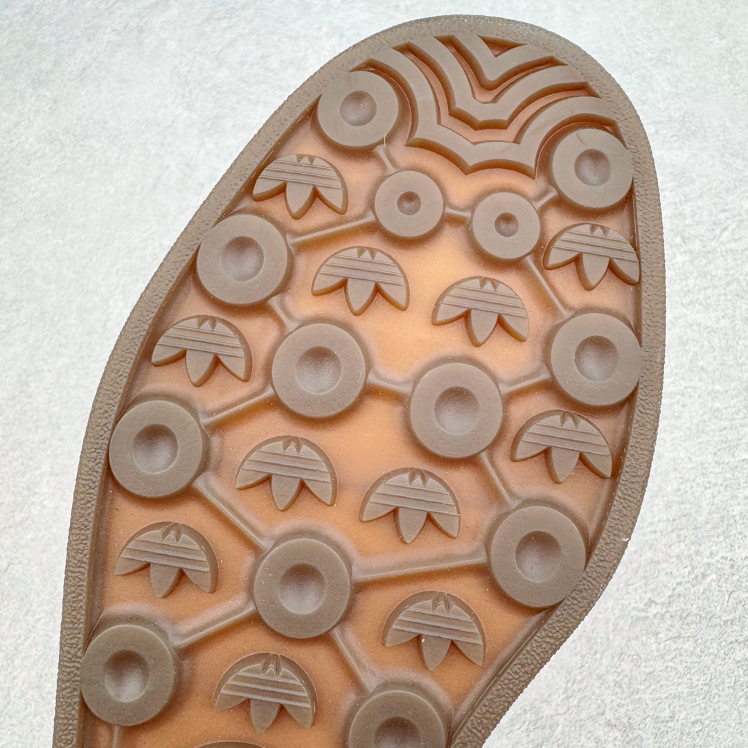 图片[21]-＃CS纯原 Kith x AD Original Gazelle Indoor Trainers 瞪羚室内鞋系列低帮复古百搭休闲运动德训风板鞋 联名灰紫 IH0120 高端零售特供批次 原厂定制长毛翻毛皮组合环保纤维革鞋面材质 内置环保海玻璃鞋垫 外置RB橡胶大底 产品品控稳定性领先行业 原厂全套原楦原纸板冲刀磨具开发 原厂皮料加持 原厂港宝加持定型后跟R度完美 将复古进行到底 简约流畅 三十年不变经典 这款Gazelle运动鞋 无论面料、配色、质感或设计 都只在重现其1991年原款的经典 皮革鞋面 撞色三条纹和鞋跟标的设计 力求呈现90年代的经典复古风潮 Samba火热的同时 也带动了其它的复古鞋型 Gazelle便是其中一只 Gazelle Indoor拥有包边更宽的T字型鞋头 更好的保护运动员的前掌 浓浓的复古氛围感 非常适合现在流行的Cleanfit风格 尺码：35.5 36 36.5 37.5 38 38.5 39 40 40.5 41 42 42.5 43 44 44.5 45 46-选品中心