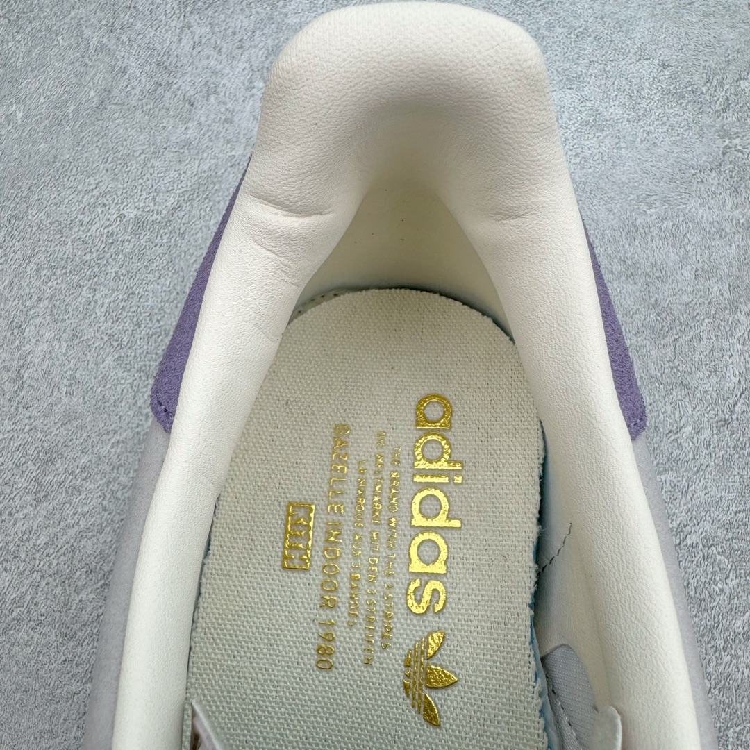 图片[14]-＃CS纯原 Kith x AD Original Gazelle Indoor Trainers 瞪羚室内鞋系列低帮复古百搭休闲运动德训风板鞋 联名灰紫 IH0120 高端零售特供批次 原厂定制长毛翻毛皮组合环保纤维革鞋面材质 内置环保海玻璃鞋垫 外置RB橡胶大底 产品品控稳定性领先行业 原厂全套原楦原纸板冲刀磨具开发 原厂皮料加持 原厂港宝加持定型后跟R度完美 将复古进行到底 简约流畅 三十年不变经典 这款Gazelle运动鞋 无论面料、配色、质感或设计 都只在重现其1991年原款的经典 皮革鞋面 撞色三条纹和鞋跟标的设计 力求呈现90年代的经典复古风潮 Samba火热的同时 也带动了其它的复古鞋型 Gazelle便是其中一只 Gazelle Indoor拥有包边更宽的T字型鞋头 更好的保护运动员的前掌 浓浓的复古氛围感 非常适合现在流行的Cleanfit风格 尺码：35.5 36 36.5 37.5 38 38.5 39 40 40.5 41 42 42.5 43 44 44.5 45 46-选品中心