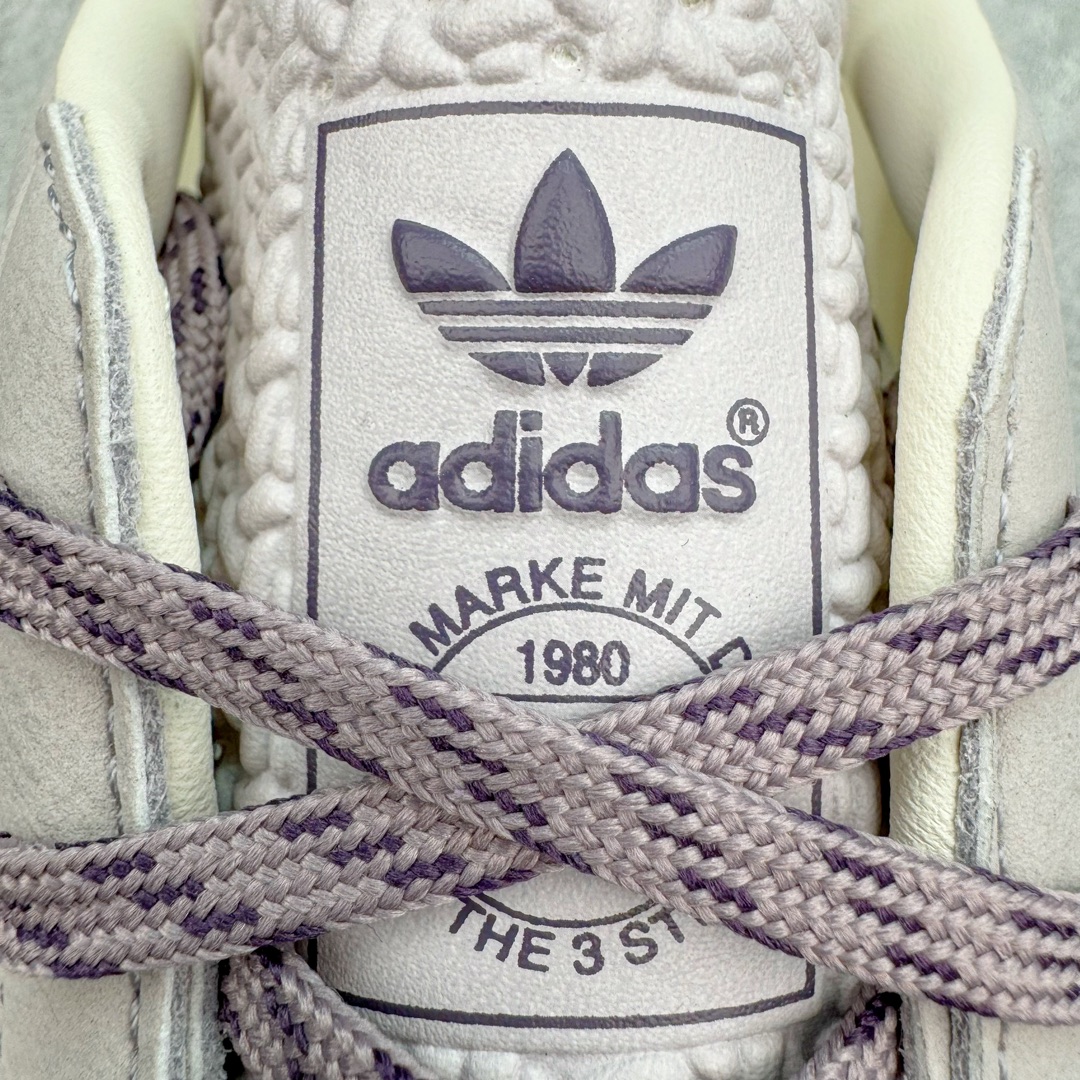 图片[15]-＃CS纯原 Kith x AD Original Gazelle Indoor Trainers 瞪羚室内鞋系列低帮复古百搭休闲运动德训风板鞋 联名灰紫 IH0120 高端零售特供批次 原厂定制长毛翻毛皮组合环保纤维革鞋面材质 内置环保海玻璃鞋垫 外置RB橡胶大底 产品品控稳定性领先行业 原厂全套原楦原纸板冲刀磨具开发 原厂皮料加持 原厂港宝加持定型后跟R度完美 将复古进行到底 简约流畅 三十年不变经典 这款Gazelle运动鞋 无论面料、配色、质感或设计 都只在重现其1991年原款的经典 皮革鞋面 撞色三条纹和鞋跟标的设计 力求呈现90年代的经典复古风潮 Samba火热的同时 也带动了其它的复古鞋型 Gazelle便是其中一只 Gazelle Indoor拥有包边更宽的T字型鞋头 更好的保护运动员的前掌 浓浓的复古氛围感 非常适合现在流行的Cleanfit风格 尺码：35.5 36 36.5 37.5 38 38.5 39 40 40.5 41 42 42.5 43 44 44.5 45 46-选品中心