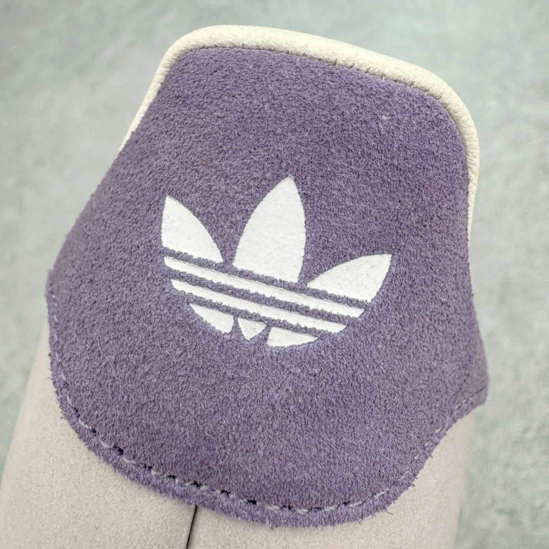 图片[16]-＃CS纯原 Kith x AD Original Gazelle Indoor Trainers 瞪羚室内鞋系列低帮复古百搭休闲运动德训风板鞋 联名灰紫 IH0120 高端零售特供批次 原厂定制长毛翻毛皮组合环保纤维革鞋面材质 内置环保海玻璃鞋垫 外置RB橡胶大底 产品品控稳定性领先行业 原厂全套原楦原纸板冲刀磨具开发 原厂皮料加持 原厂港宝加持定型后跟R度完美 将复古进行到底 简约流畅 三十年不变经典 这款Gazelle运动鞋 无论面料、配色、质感或设计 都只在重现其1991年原款的经典 皮革鞋面 撞色三条纹和鞋跟标的设计 力求呈现90年代的经典复古风潮 Samba火热的同时 也带动了其它的复古鞋型 Gazelle便是其中一只 Gazelle Indoor拥有包边更宽的T字型鞋头 更好的保护运动员的前掌 浓浓的复古氛围感 非常适合现在流行的Cleanfit风格 尺码：35.5 36 36.5 37.5 38 38.5 39 40 40.5 41 42 42.5 43 44 44.5 45 46-选品中心