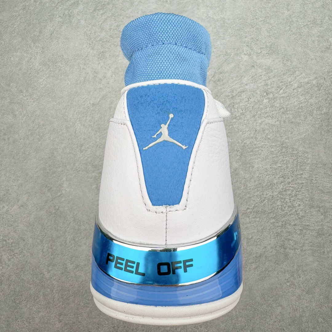 图片[8]-＃纯原 Air Jordan AJ17 Low \\\”UNC\\\” 北卡蓝 FJ0395-140 整体构色方案采用经典的白蓝撞色示人 银色点缀细节 算是当年 Air Jordan 17 Low 中最受欢迎的配色 低帮版本在延续半透明中底框架 以及金属银质感的后跟稳定片外 取消了 AJ17 鞋带锁盖设计 辅以 Dynamic Fit 动态袜套替代 中底缓震方面 前掌扇形 Zoom Air 气垫 + 后掌吹塑气垫 同时中底内嵌大面积碳板 外底纹理类似热力图的分色设计 灵感则来源于帮主痴迷的高尔夫球场地 尺码：41 42 42.5 43 44 44.5 45 46 47.5-选品中心