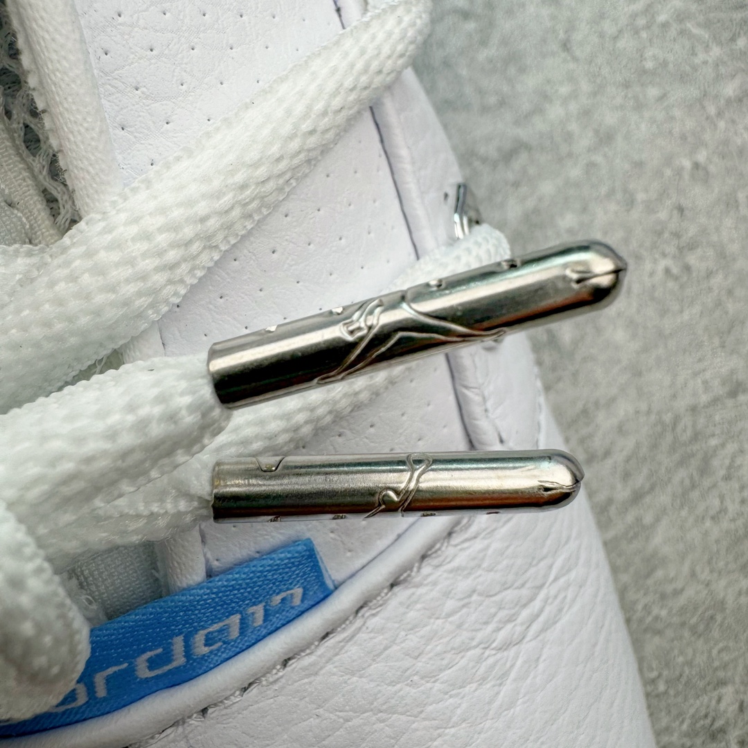 图片[24]-＃纯原 Air Jordan AJ17 Low \\\”UNC\\\” 北卡蓝 FJ0395-140 整体构色方案采用经典的白蓝撞色示人 银色点缀细节 算是当年 Air Jordan 17 Low 中最受欢迎的配色 低帮版本在延续半透明中底框架 以及金属银质感的后跟稳定片外 取消了 AJ17 鞋带锁盖设计 辅以 Dynamic Fit 动态袜套替代 中底缓震方面 前掌扇形 Zoom Air 气垫 + 后掌吹塑气垫 同时中底内嵌大面积碳板 外底纹理类似热力图的分色设计 灵感则来源于帮主痴迷的高尔夫球场地 尺码：41 42 42.5 43 44 44.5 45 46 47.5-选品中心