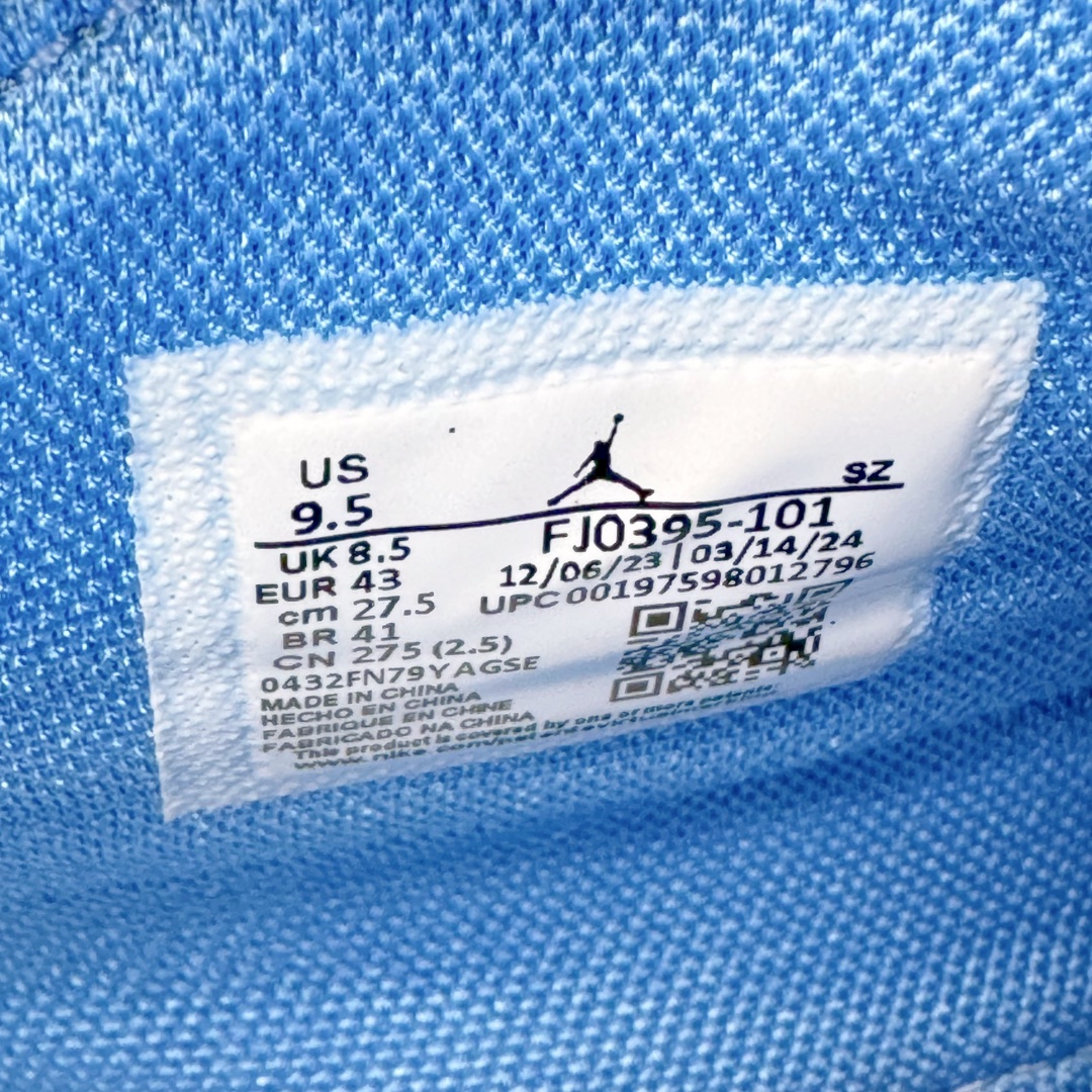 图片[21]-＃纯原 Air Jordan AJ17 Low \\\”UNC\\\” 北卡蓝 FJ0395-140 整体构色方案采用经典的白蓝撞色示人 银色点缀细节 算是当年 Air Jordan 17 Low 中最受欢迎的配色 低帮版本在延续半透明中底框架 以及金属银质感的后跟稳定片外 取消了 AJ17 鞋带锁盖设计 辅以 Dynamic Fit 动态袜套替代 中底缓震方面 前掌扇形 Zoom Air 气垫 + 后掌吹塑气垫 同时中底内嵌大面积碳板 外底纹理类似热力图的分色设计 灵感则来源于帮主痴迷的高尔夫球场地 尺码：41 42 42.5 43 44 44.5 45 46 47.5-选品中心