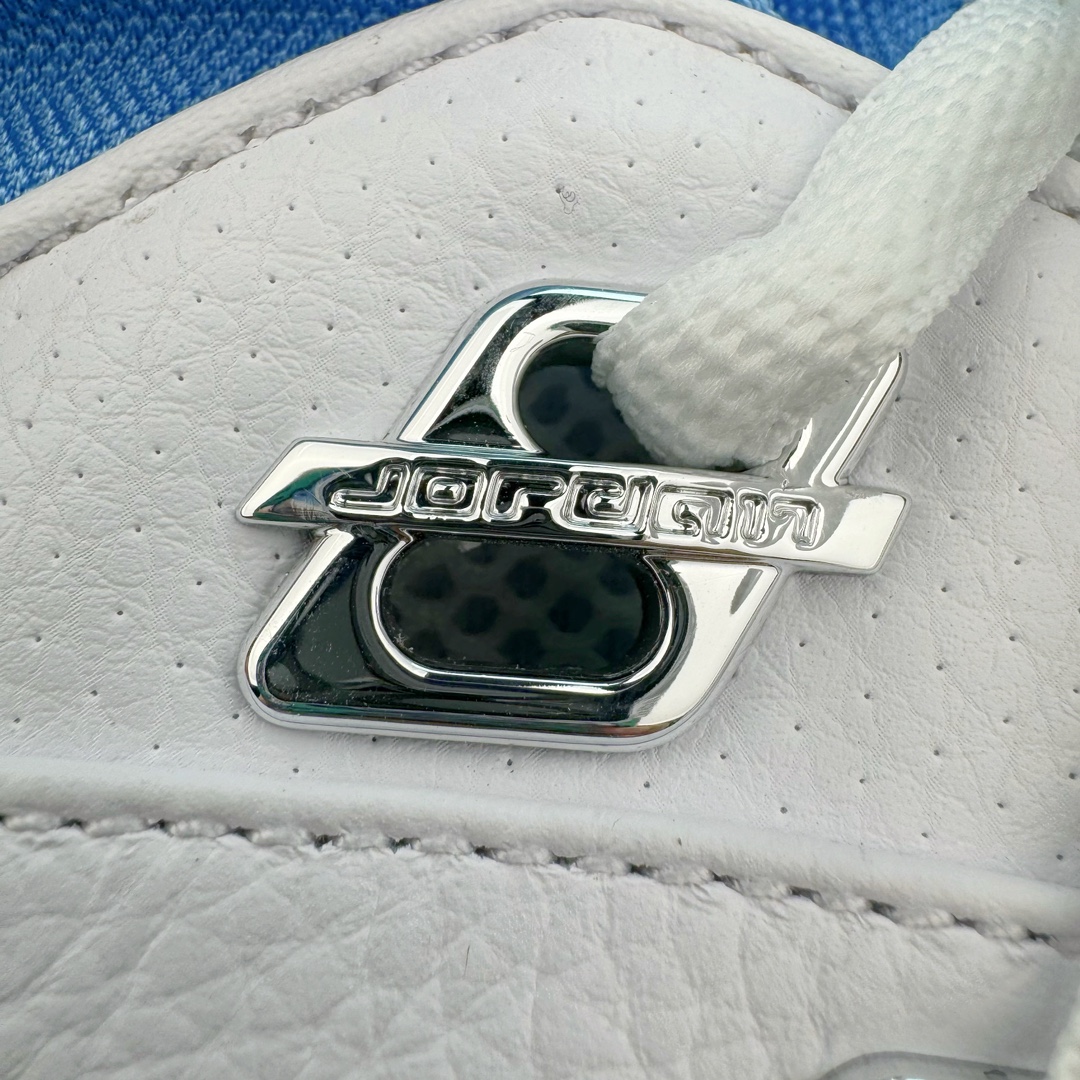 图片[16]-＃纯原 Air Jordan AJ17 Low \\\”UNC\\\” 北卡蓝 FJ0395-140 整体构色方案采用经典的白蓝撞色示人 银色点缀细节 算是当年 Air Jordan 17 Low 中最受欢迎的配色 低帮版本在延续半透明中底框架 以及金属银质感的后跟稳定片外 取消了 AJ17 鞋带锁盖设计 辅以 Dynamic Fit 动态袜套替代 中底缓震方面 前掌扇形 Zoom Air 气垫 + 后掌吹塑气垫 同时中底内嵌大面积碳板 外底纹理类似热力图的分色设计 灵感则来源于帮主痴迷的高尔夫球场地 尺码：41 42 42.5 43 44 44.5 45 46 47.5-选品中心