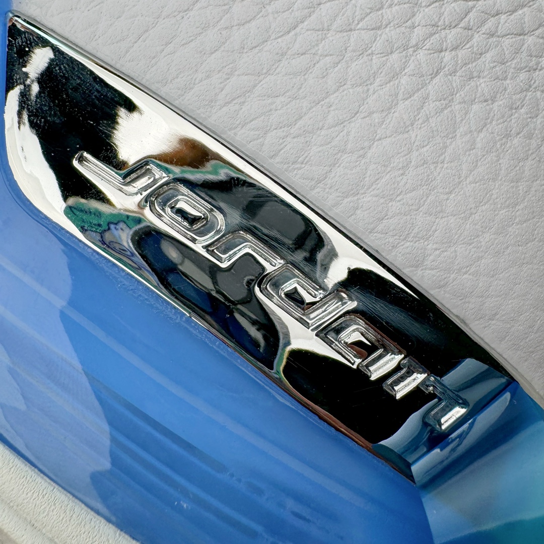 图片[12]-＃纯原 Air Jordan AJ17 Low \\\”UNC\\\” 北卡蓝 FJ0395-140 整体构色方案采用经典的白蓝撞色示人 银色点缀细节 算是当年 Air Jordan 17 Low 中最受欢迎的配色 低帮版本在延续半透明中底框架 以及金属银质感的后跟稳定片外 取消了 AJ17 鞋带锁盖设计 辅以 Dynamic Fit 动态袜套替代 中底缓震方面 前掌扇形 Zoom Air 气垫 + 后掌吹塑气垫 同时中底内嵌大面积碳板 外底纹理类似热力图的分色设计 灵感则来源于帮主痴迷的高尔夫球场地 尺码：41 42 42.5 43 44 44.5 45 46 47.5-选品中心