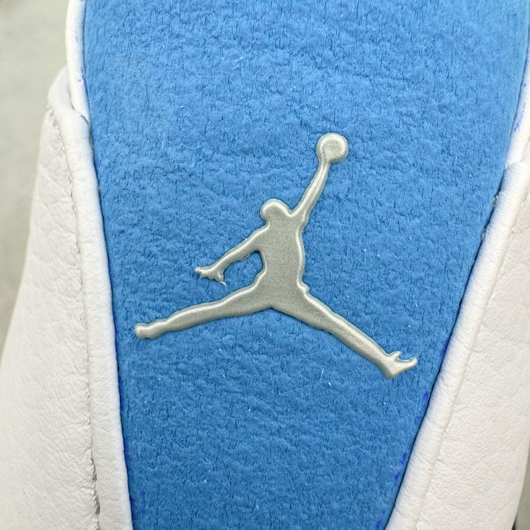 图片[14]-＃纯原 Air Jordan AJ17 Low \\\”UNC\\\” 北卡蓝 FJ0395-140 整体构色方案采用经典的白蓝撞色示人 银色点缀细节 算是当年 Air Jordan 17 Low 中最受欢迎的配色 低帮版本在延续半透明中底框架 以及金属银质感的后跟稳定片外 取消了 AJ17 鞋带锁盖设计 辅以 Dynamic Fit 动态袜套替代 中底缓震方面 前掌扇形 Zoom Air 气垫 + 后掌吹塑气垫 同时中底内嵌大面积碳板 外底纹理类似热力图的分色设计 灵感则来源于帮主痴迷的高尔夫球场地 尺码：41 42 42.5 43 44 44.5 45 46 47.5-选品中心
