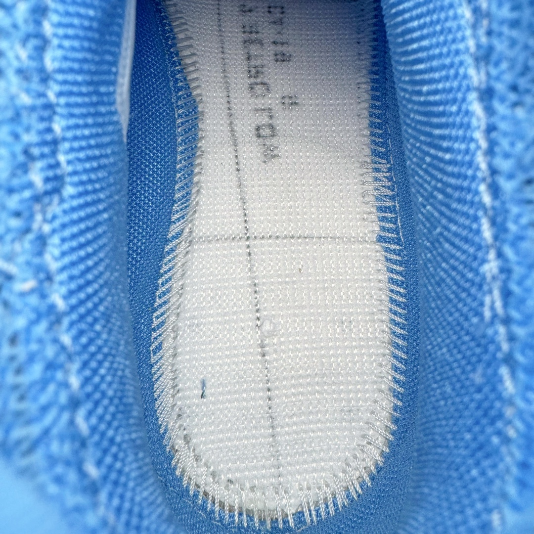 图片[23]-＃纯原 Air Jordan AJ17 Low \\\”UNC\\\” 北卡蓝 FJ0395-140 整体构色方案采用经典的白蓝撞色示人 银色点缀细节 算是当年 Air Jordan 17 Low 中最受欢迎的配色 低帮版本在延续半透明中底框架 以及金属银质感的后跟稳定片外 取消了 AJ17 鞋带锁盖设计 辅以 Dynamic Fit 动态袜套替代 中底缓震方面 前掌扇形 Zoom Air 气垫 + 后掌吹塑气垫 同时中底内嵌大面积碳板 外底纹理类似热力图的分色设计 灵感则来源于帮主痴迷的高尔夫球场地 尺码：41 42 42.5 43 44 44.5 45 46 47.5-选品中心