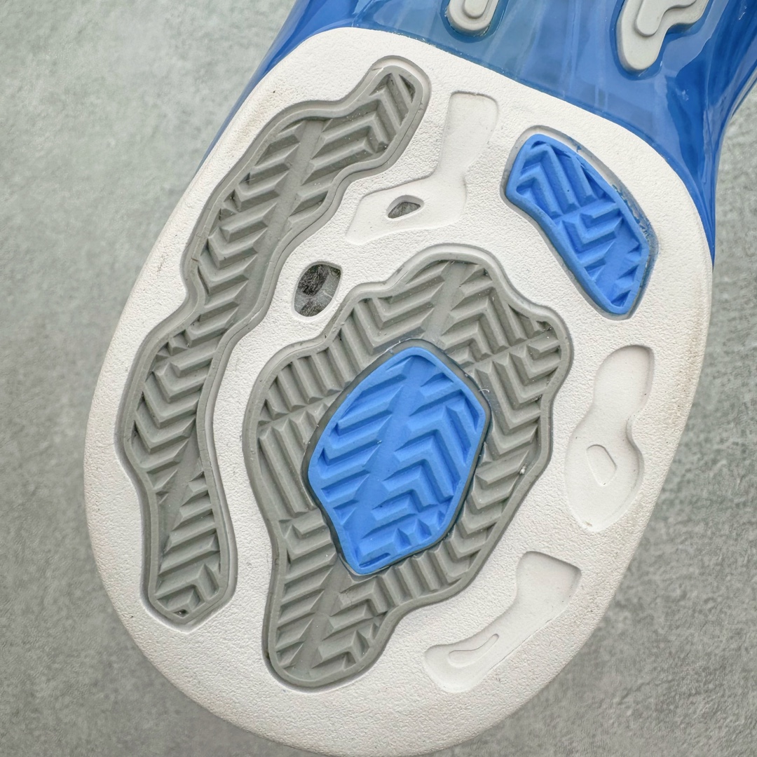 图片[11]-＃纯原 Air Jordan AJ17 Low \\\”UNC\\\” 北卡蓝 FJ0395-140 整体构色方案采用经典的白蓝撞色示人 银色点缀细节 算是当年 Air Jordan 17 Low 中最受欢迎的配色 低帮版本在延续半透明中底框架 以及金属银质感的后跟稳定片外 取消了 AJ17 鞋带锁盖设计 辅以 Dynamic Fit 动态袜套替代 中底缓震方面 前掌扇形 Zoom Air 气垫 + 后掌吹塑气垫 同时中底内嵌大面积碳板 外底纹理类似热力图的分色设计 灵感则来源于帮主痴迷的高尔夫球场地 尺码：41 42 42.5 43 44 44.5 45 46 47.5-选品中心