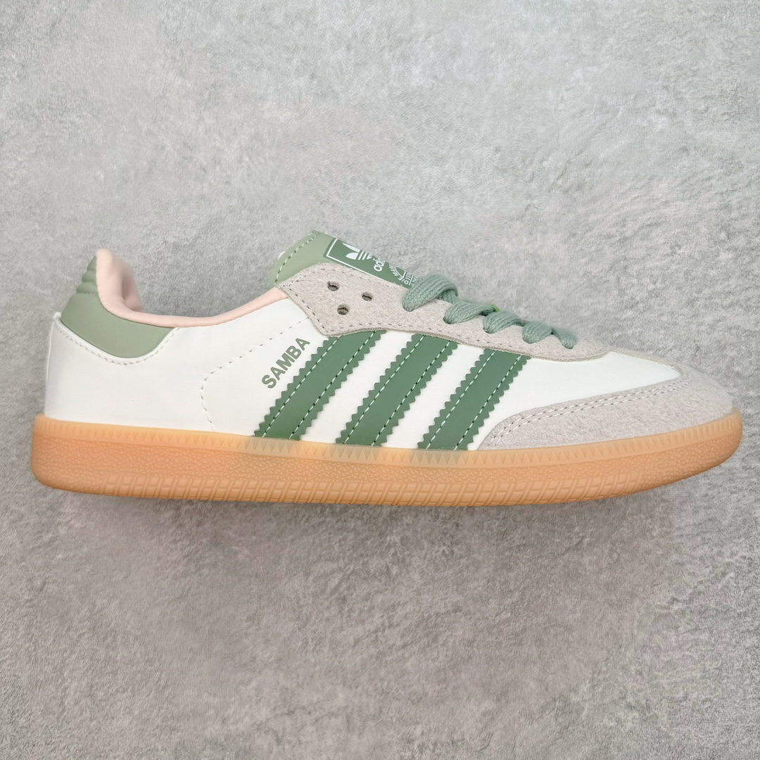 AD Original Samba OG 复古经典轻便板鞋 ID0942 这款桑巴鞋展示了高质量的工艺 带有装饰的超锁缝制和无缝的手感 柔软、柔软的皮革造型和标志性的3条纹完成了精致的外观 正规合身鞋带 鞋面上有绒面鞋垫 橡胶鞋底 享受正畸套筒软感 自50年代首次亮相以来就一直在赢得粉丝的青睐 尺码：36 36.5 37.5 38 38.5 39 40 40.5 41 42 42.5 43 44 44.5 45-选品中心