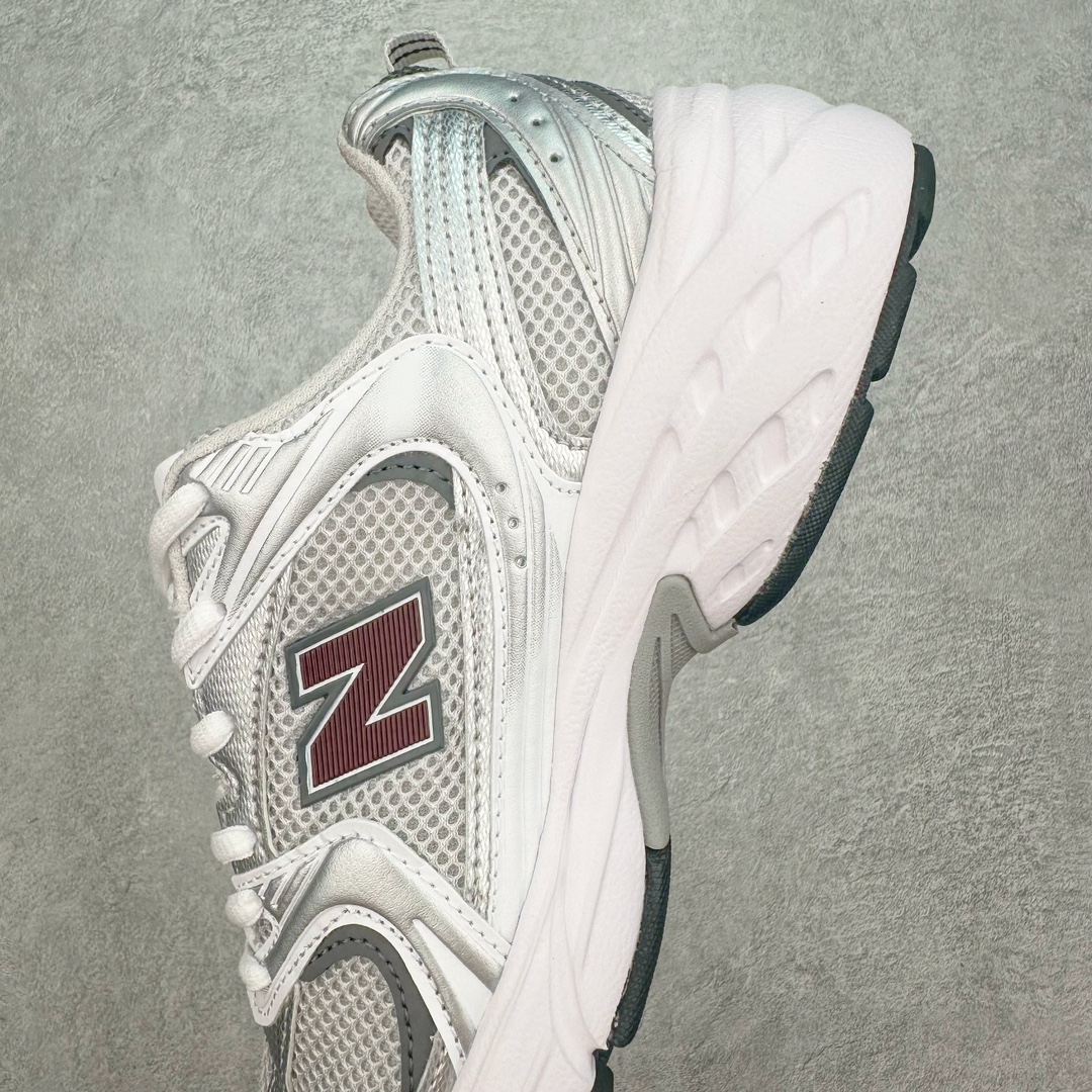 图片[7]-New Balance NB530 新百伦复古透气跑步鞋 抛弃过往以皮革为主的人气轮廓 以极具复古风范的跑鞋外观呈现 设计上全鞋以简约清爽的纯白色作基底 鞋身覆盖大面积织物网眼材质 并于鞋头、鞋带孔眼片等细节处点缀对比鲜明的反光银镀层凸显 鞋舌、侧身等位置则辅以一贯的「N」字标志和品牌徽标彰显身份 最后通过搭载的 ABZORB 缓震中底完善整体造型 尺码：36 37 37.5 38 38.5 39 40 40.5 41 42 42.5 43 44 45-选品中心