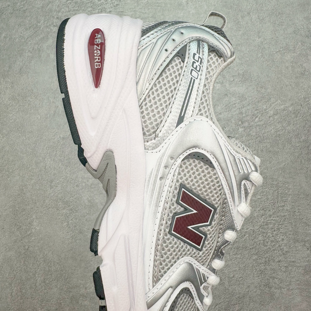 图片[6]-New Balance NB530 新百伦复古透气跑步鞋 抛弃过往以皮革为主的人气轮廓 以极具复古风范的跑鞋外观呈现 设计上全鞋以简约清爽的纯白色作基底 鞋身覆盖大面积织物网眼材质 并于鞋头、鞋带孔眼片等细节处点缀对比鲜明的反光银镀层凸显 鞋舌、侧身等位置则辅以一贯的「N」字标志和品牌徽标彰显身份 最后通过搭载的 ABZORB 缓震中底完善整体造型 尺码：36 37 37.5 38 38.5 39 40 40.5 41 42 42.5 43 44 45-选品中心