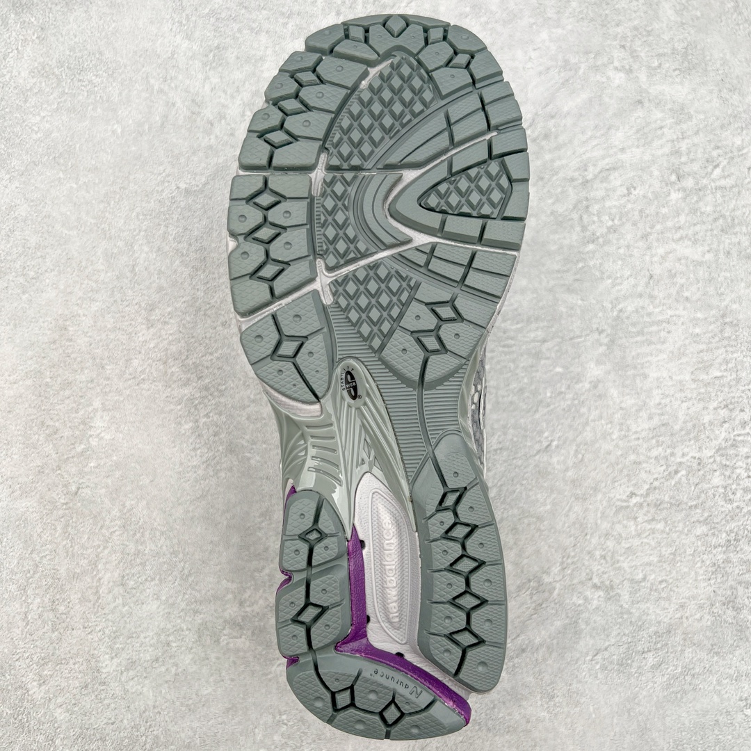 图片[9]-New Balance ML860 NB新百伦系列经典复古老爹风休闲运动慢跑鞋 860 是New Balance 著名的复古跑鞋型号，其heyday 需追溯至90 年代初期。最近，New Balance 回顾历史，以复兴860 为目标，推出这款经典跑鞋的全新升级版860 V2 ，而英国球鞋名所Footpatrol 也为这双新生款型打造一辑特别型录。新版本将N-ergy 与Acteva Lite 技术巧妙融合，其中前者可吸收冲击力，具优越减震性与弹性，而后者则使860 V2 保持轻巧、光滑的外观轮廓。球鞋采用开放式网眼制成，并附带恰到好处的金属饰面，亦为传统运动鞋带去更浓郁的现代气息。860 V2 在具备专业跑步鞋韧性的同时，也拥有围绕生活方式哲学而诞生的时髦感，不仅能够匹配日常风格，还适合用以塑造urban style，各位city boy 不要错过了。尺码：35 36 37 37.5 38 38.5 39.5 40 40.5 41 42 42.5 43 44-选品中心