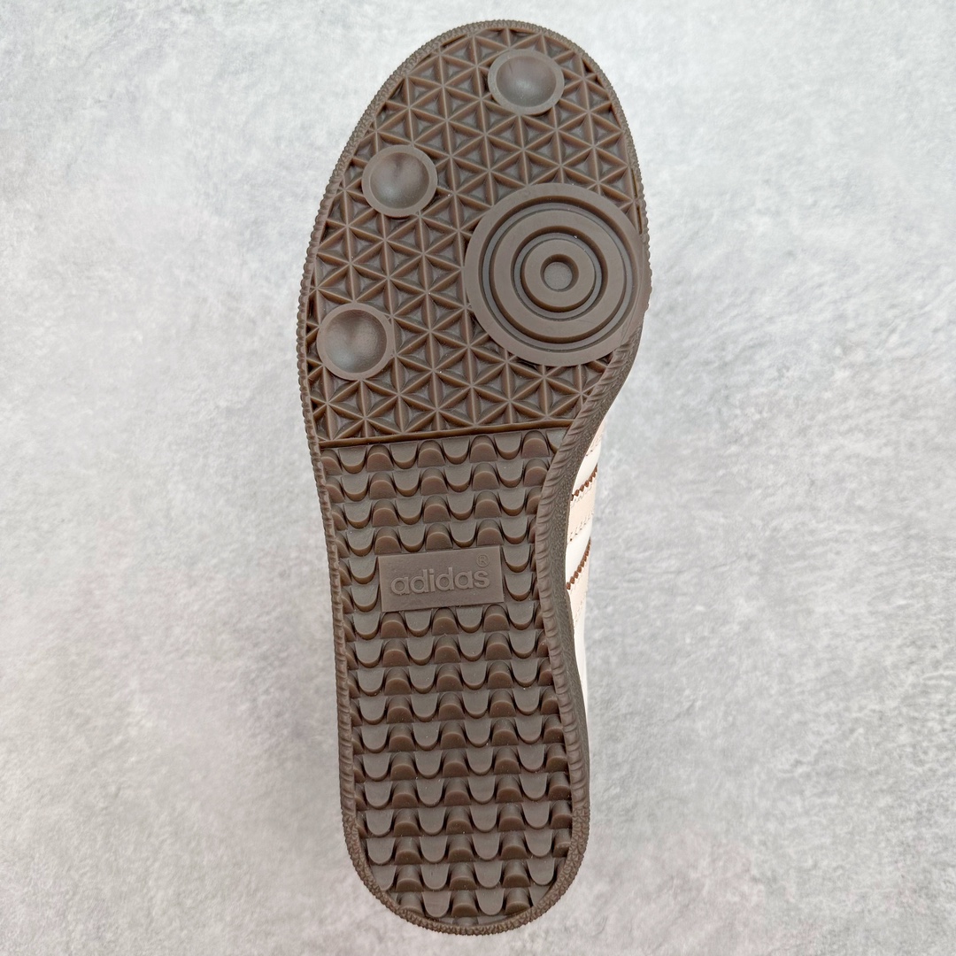 图片[9]-AD Original Samba OG 复古经典轻便板鞋 IH2751 这款桑巴鞋展示了高质量的工艺 带有装饰的超锁缝制和无缝的手感 柔软、柔软的皮革造型和标志性的3条纹完成了精致的外观 正规合身鞋带 鞋面上有绒面鞋垫 橡胶鞋底 享受正畸套筒软感 自50年代首次亮相以来就一直在赢得粉丝的青睐 尺码：36 36.5 37.5 38 38.5 39 40 40.5 41 42 42.5 43 44 44.5 45-选品中心