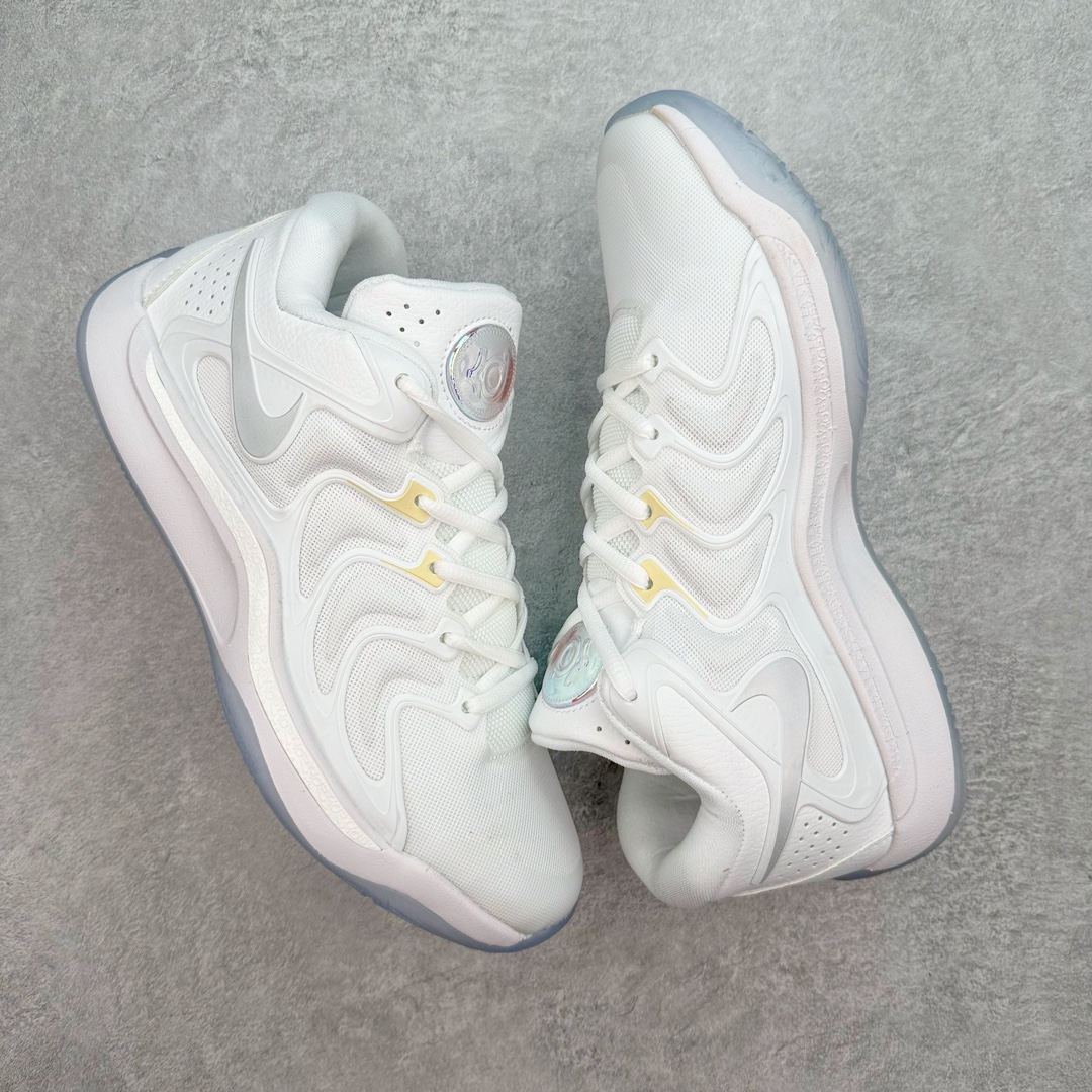 图片[3]-NK KD17 EP 杜兰特十七代签名实战篮球鞋 FJ9487-005 配色灵感来自 Kevin Durant 的心路历程。从初出茅庐、适应环境、夺冠、受伤，再到伤愈复出，这些历程使 KD 变得更加成熟。鞋款上的紫色象征其职涯中所经历过的低潮，最终让他变得更强大。蓝色则是反映的是他的情绪起伏及如何靠着清晰思维，突破一切不好的情绪。出众缓震，舒适体验，鞋底融入 Nike Air 缓震配置，塑就出众缓震效果和舒适脚感，助力凯文·杜兰特在漫长赛季中所向披靡。疾速风范，惊艳表现，前足融入 Zoom Air 缓震配置，在比赛升温之际缔造出色回弹体验，尽显出众凌跃风采。全掌型泡绵出众回弹，营造柔软舒适感受。凹槽设计，畅动自如，鞋底凹槽和凸纹设计，提供多向抓地力和贴地感。足弓下方采用硬质设计，帮助稳固鞋身，助力实现从后跟到鞋头的流畅过渡。舒适契合，鞋面搭配多层网眼布，轻盈舒适。关键区域加固设计，帮助双足保持稳固；别致设计，外底的设计灵感源于手表齿轮，代表了凯文·杜兰特的内在工作及其有条不紊的做事习惯。尺码：40 40.5 41 42 42.5 43 44 44.5 45 46-选品中心