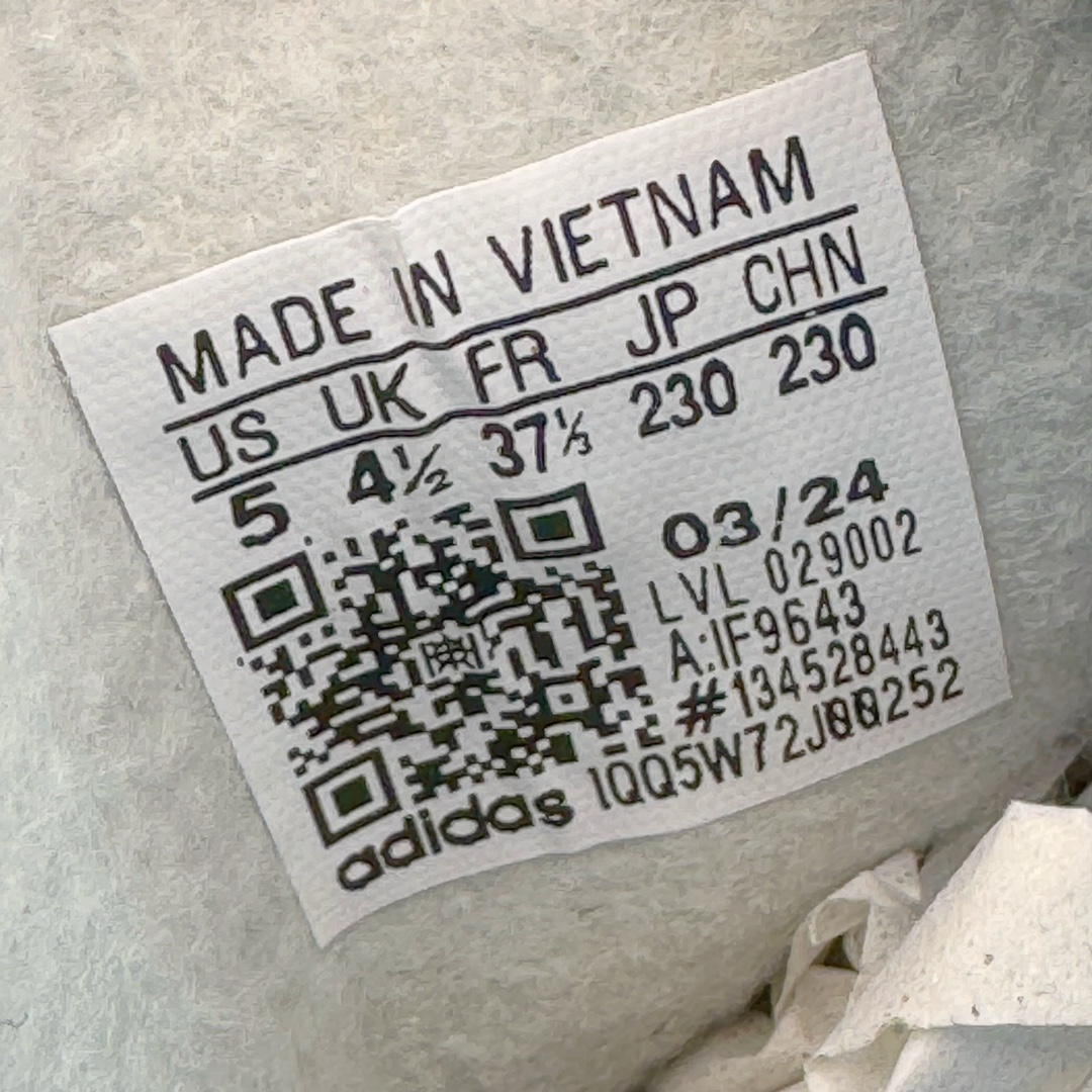 图片[11]-＃MF AD Original Gazelle Indoor Trainers 瞪羚室内鞋系列低帮复古百搭休闲运动德训风板鞋 IF9643 高端零售特供批次 原厂定制长毛翻毛皮组合环保纤维革鞋面材质 内置环保海玻璃鞋垫 外置RB橡胶大底 产品品控稳定性领先行业 原厂全套原楦原纸板冲刀磨具开发 原厂皮料加持 原厂港宝加持定型后跟R度完美 将复古进行到底 简约流畅 三十年不变经典 这款Gazelle运动鞋 无论面料、配色、质感或设计 都只在重现其1991年原款的经典 皮革鞋面 撞色三条纹和鞋跟标的设计 力求呈现90年代的经典复古风潮 Samba火热的同时 也带动了其它的复古鞋型 Gazelle便是其中一只 Gazelle Indoor拥有包边更宽的T字型鞋头 更好的保护运动员的前掌 浓浓的复古氛围感 非常适合现在流行的Cleanfit风格 尺码：35.5 36 36⅔ 37⅓ 38 38⅔ 39⅓ 40 40⅔ 41⅓ 42 42⅔ 43⅓ 44 44⅔ 45-选品中心