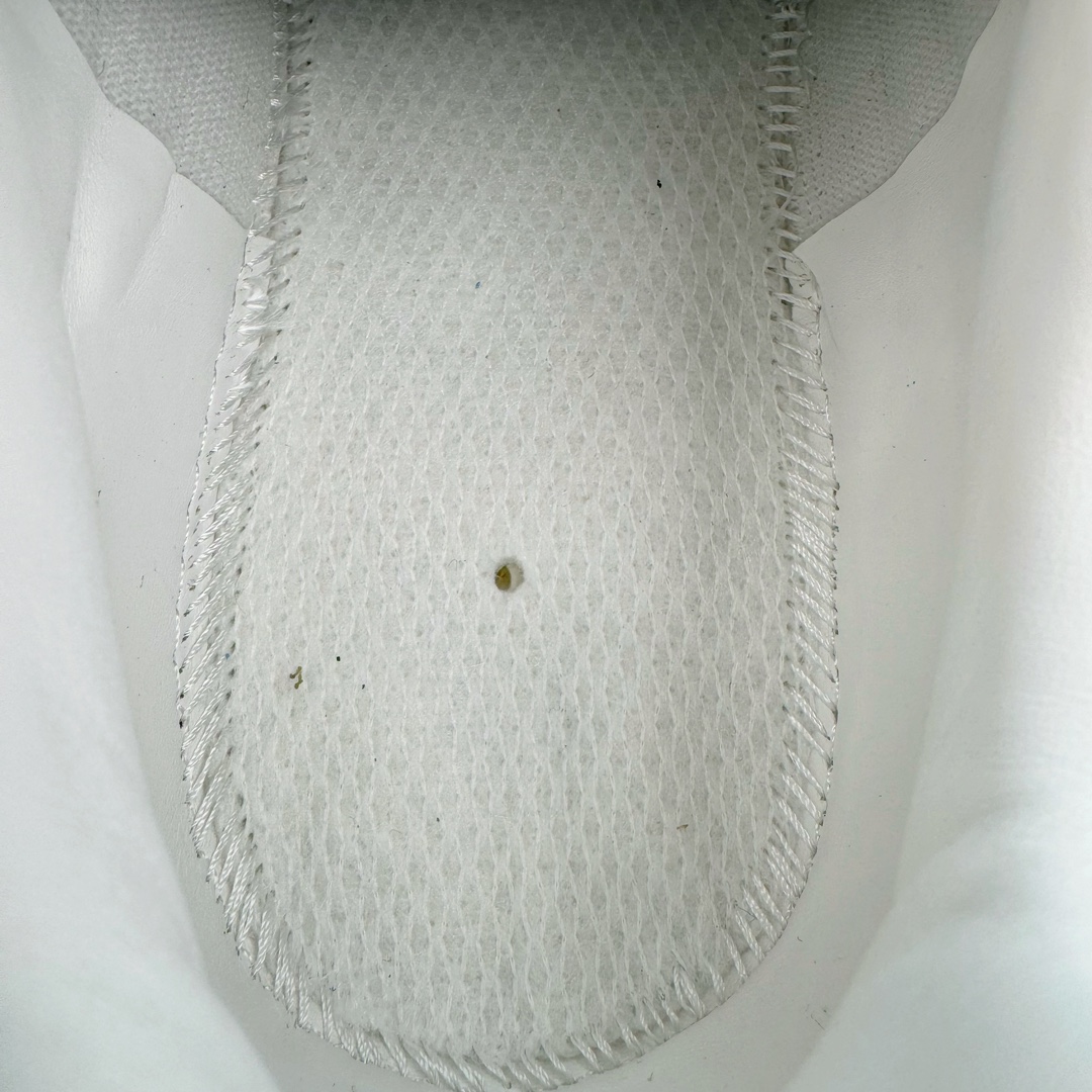 图片[10]-＃PB过验版 MLB Big Ball Chunky 复古印花老爹鞋系列低帮轻量增高厚底百搭休闲运动慢跑鞋 Korea韩国联名NY美国榄球纽约洋基队限定 目前可过轻松秒过各类鉴定 能操作的私聊 韩国代购专供 左脚内置NFC感应 区别市面贴纸假芯片 MLB专用菱形双针中底布 重点细节中底布带注胶孔 原厂NFC感应吊牌 支持鉴定 一个两位数 原盒原标 全套原楦原纸板原厂数据开发 中韩文保养标贴 绿色防霉片 平台代购专供 独家一比一RB+MD组合大底 高频后跟小人Logo精准对位立体饱满 正确网布加超迁鞋面 转印中底走线紧密 转印Logo工艺表层防刮不掉色 尺码：35 36 36.5 37.5 38 38.5 39 40 40.5 41 42 42.5 43 44 44.5 45-选品中心