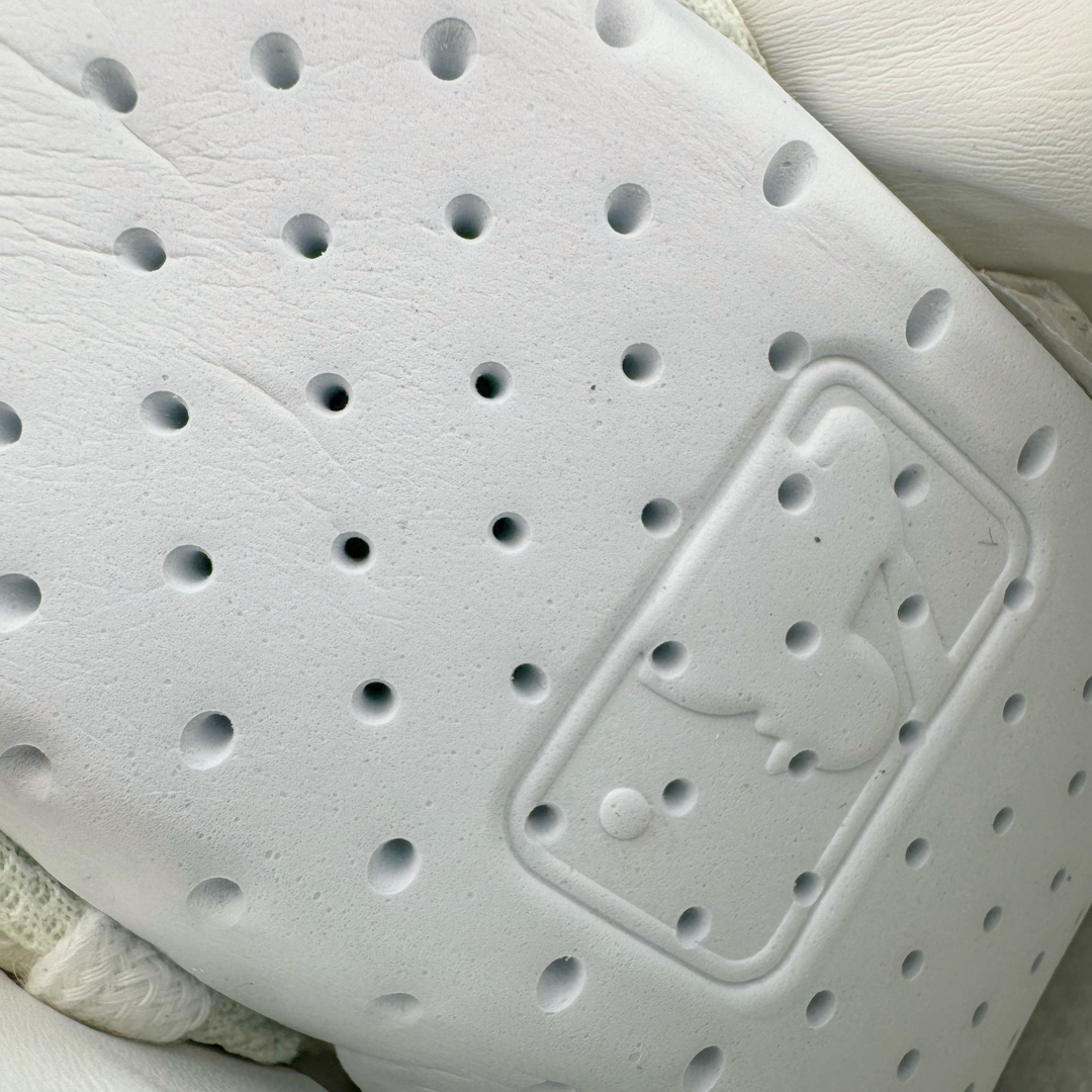 图片[11]-＃PB过验版 MLB Big Ball Chunky 复古印花老爹鞋系列低帮轻量增高厚底百搭休闲运动慢跑鞋 Korea韩国联名NY美国榄球纽约洋基队限定 目前可过轻松秒过各类鉴定 能操作的私聊 韩国代购专供 左脚内置NFC感应 区别市面贴纸假芯片 MLB专用菱形双针中底布 重点细节中底布带注胶孔 原厂NFC感应吊牌 支持鉴定 一个两位数 原盒原标 全套原楦原纸板原厂数据开发 中韩文保养标贴 绿色防霉片 平台代购专供 独家一比一RB+MD组合大底 高频后跟小人Logo精准对位立体饱满 正确网布加超迁鞋面 转印中底走线紧密 转印Logo工艺表层防刮不掉色 尺码：35 36 36.5 37.5 38 38.5 39 40 40.5 41 42 42.5 43 44 44.5 45-选品中心