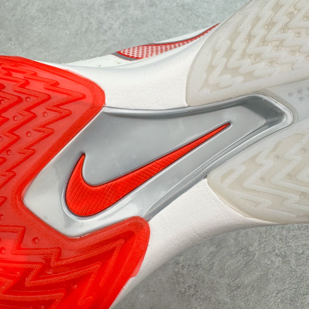 图片[22]-＃灭世/Max Nk Air Zoom G.T.Cut 3 EP 实战系列篮球鞋 DV2918-101 全新GT Cut 3.0 全掌搭载了 ZoomX 泡棉 使得整双鞋在缓震表现上可谓相当优秀 拥有着顶级科技配置的同时 颜值设计也非常可观 整体鞋型仍然保留了前低后高的设计 G.T. Cut 传统的突进极速突破的感觉 鞋头麂皮材质和 NK Flywire 飞线工艺 相对来说包裹感更好了 必备的TPU 支撑片 两侧 Swoosh 的透气孔设计 起到散热透气的作用 鞋舌采用类似跑鞋的半开叉式设计 搭配鞋带既可以提升包裹感 又降低了运动中鞋舌乱跑的可能性 鞋子内里填充相当厚实 避免掉跟 尺码：39 40 40.5 41 42 42.5 43 44 44.5 45 46-选品中心