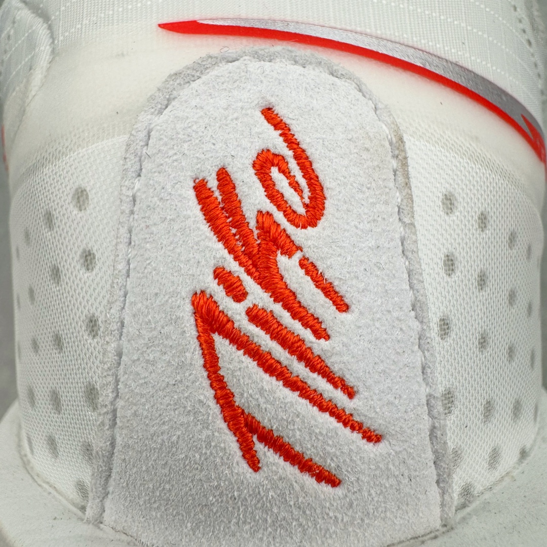 图片[20]-＃灭世/Max Nk Air Zoom G.T.Cut 3 EP 实战系列篮球鞋 DV2918-101 全新GT Cut 3.0 全掌搭载了 ZoomX 泡棉 使得整双鞋在缓震表现上可谓相当优秀 拥有着顶级科技配置的同时 颜值设计也非常可观 整体鞋型仍然保留了前低后高的设计 G.T. Cut 传统的突进极速突破的感觉 鞋头麂皮材质和 NK Flywire 飞线工艺 相对来说包裹感更好了 必备的TPU 支撑片 两侧 Swoosh 的透气孔设计 起到散热透气的作用 鞋舌采用类似跑鞋的半开叉式设计 搭配鞋带既可以提升包裹感 又降低了运动中鞋舌乱跑的可能性 鞋子内里填充相当厚实 避免掉跟 尺码：39 40 40.5 41 42 42.5 43 44 44.5 45 46-选品中心