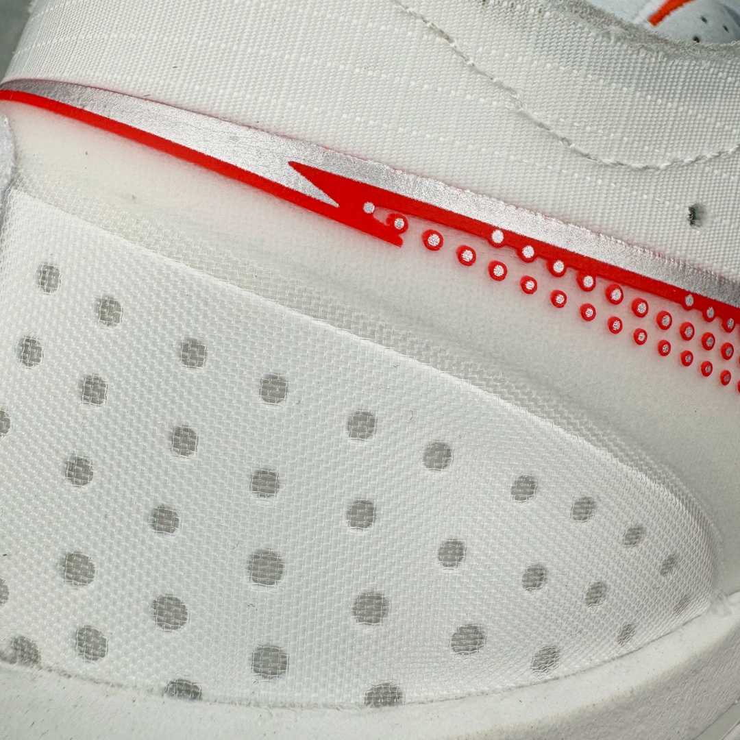 图片[19]-＃灭世/Max Nk Air Zoom G.T.Cut 3 EP 实战系列篮球鞋 DV2918-101 全新GT Cut 3.0 全掌搭载了 ZoomX 泡棉 使得整双鞋在缓震表现上可谓相当优秀 拥有着顶级科技配置的同时 颜值设计也非常可观 整体鞋型仍然保留了前低后高的设计 G.T. Cut 传统的突进极速突破的感觉 鞋头麂皮材质和 NK Flywire 飞线工艺 相对来说包裹感更好了 必备的TPU 支撑片 两侧 Swoosh 的透气孔设计 起到散热透气的作用 鞋舌采用类似跑鞋的半开叉式设计 搭配鞋带既可以提升包裹感 又降低了运动中鞋舌乱跑的可能性 鞋子内里填充相当厚实 避免掉跟 尺码：39 40 40.5 41 42 42.5 43 44 44.5 45 46-选品中心