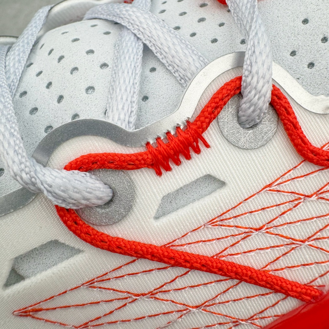 图片[15]-＃灭世/Max Nk Air Zoom G.T.Cut 3 EP 实战系列篮球鞋 DV2918-101 全新GT Cut 3.0 全掌搭载了 ZoomX 泡棉 使得整双鞋在缓震表现上可谓相当优秀 拥有着顶级科技配置的同时 颜值设计也非常可观 整体鞋型仍然保留了前低后高的设计 G.T. Cut 传统的突进极速突破的感觉 鞋头麂皮材质和 NK Flywire 飞线工艺 相对来说包裹感更好了 必备的TPU 支撑片 两侧 Swoosh 的透气孔设计 起到散热透气的作用 鞋舌采用类似跑鞋的半开叉式设计 搭配鞋带既可以提升包裹感 又降低了运动中鞋舌乱跑的可能性 鞋子内里填充相当厚实 避免掉跟 尺码：39 40 40.5 41 42 42.5 43 44 44.5 45 46-选品中心