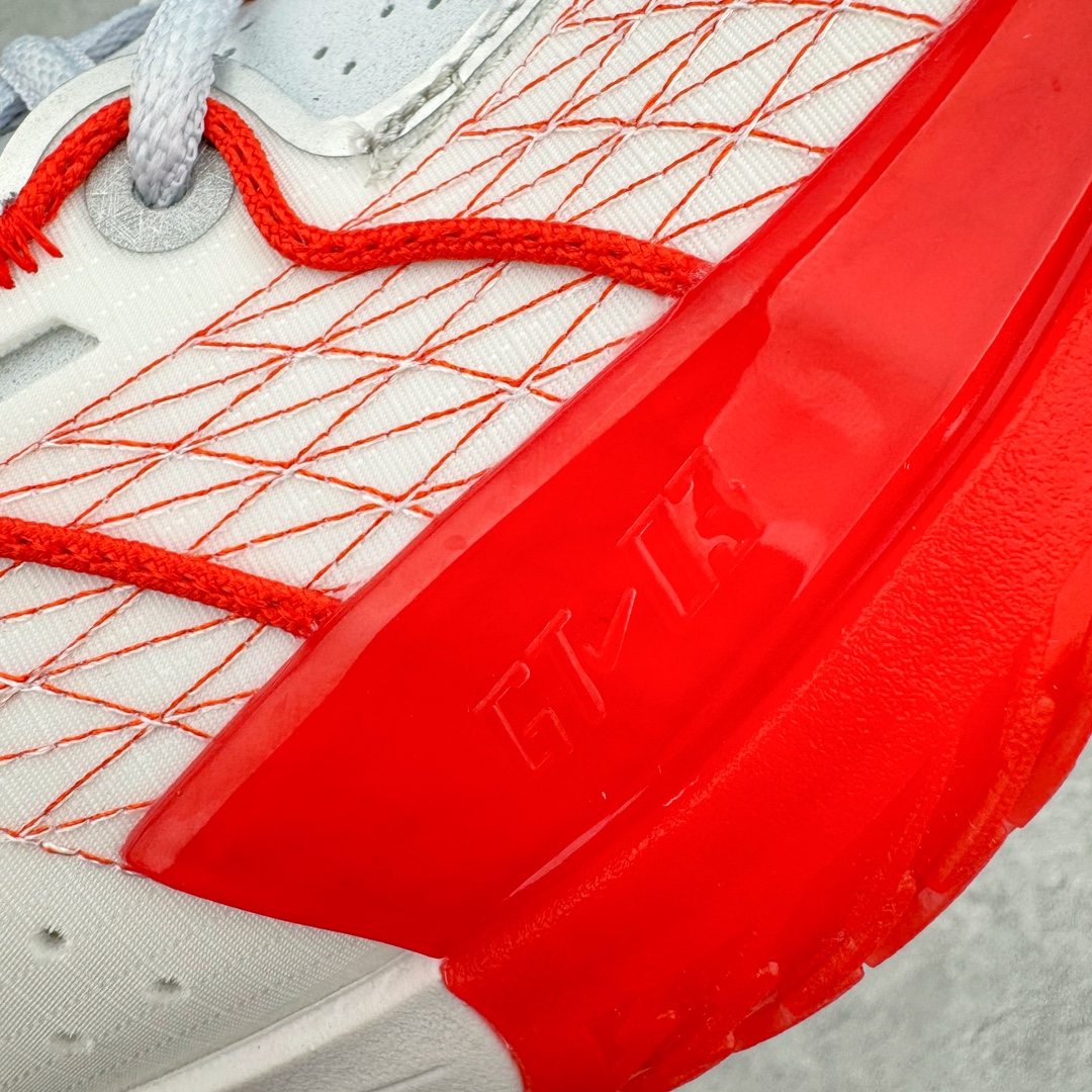 图片[14]-＃灭世/Max Nk Air Zoom G.T.Cut 3 EP 实战系列篮球鞋 DV2918-101 全新GT Cut 3.0 全掌搭载了 ZoomX 泡棉 使得整双鞋在缓震表现上可谓相当优秀 拥有着顶级科技配置的同时 颜值设计也非常可观 整体鞋型仍然保留了前低后高的设计 G.T. Cut 传统的突进极速突破的感觉 鞋头麂皮材质和 NK Flywire 飞线工艺 相对来说包裹感更好了 必备的TPU 支撑片 两侧 Swoosh 的透气孔设计 起到散热透气的作用 鞋舌采用类似跑鞋的半开叉式设计 搭配鞋带既可以提升包裹感 又降低了运动中鞋舌乱跑的可能性 鞋子内里填充相当厚实 避免掉跟 尺码：39 40 40.5 41 42 42.5 43 44 44.5 45 46-选品中心