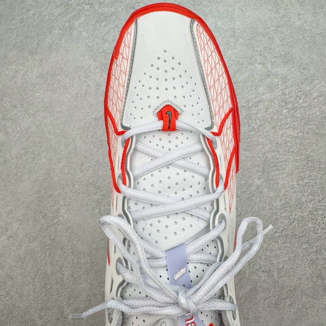 图片[4]-＃灭世/Max Nk Air Zoom G.T.Cut 3 EP 实战系列篮球鞋 DV2918-101 全新GT Cut 3.0 全掌搭载了 ZoomX 泡棉 使得整双鞋在缓震表现上可谓相当优秀 拥有着顶级科技配置的同时 颜值设计也非常可观 整体鞋型仍然保留了前低后高的设计 G.T. Cut 传统的突进极速突破的感觉 鞋头麂皮材质和 NK Flywire 飞线工艺 相对来说包裹感更好了 必备的TPU 支撑片 两侧 Swoosh 的透气孔设计 起到散热透气的作用 鞋舌采用类似跑鞋的半开叉式设计 搭配鞋带既可以提升包裹感 又降低了运动中鞋舌乱跑的可能性 鞋子内里填充相当厚实 避免掉跟 尺码：39 40 40.5 41 42 42.5 43 44 44.5 45 46-选品中心