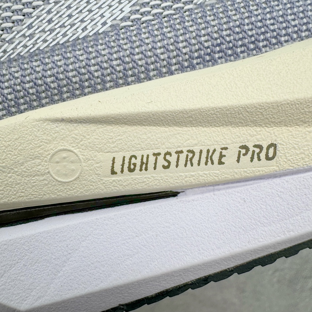 图片[14]-AD Adizero Boston 12 波士顿夏季透气网眼竞速跑鞋 延续爪型玻璃纤维推进系统 进化为全掌式的ENERGY RODS 2.0 从脚跟到脚趾的一体成形设计 强化整体推进力 提升速度表现 升级透气鞋面更具支撑性 利用ENGINEERED MESH技术进行不同密度织纹 强化支撑性 更使用50%以上的回收材料製成 减低塑料浪费 此外变薄的鞋舌为前掌提供更多空间 提供跑者更好的穿着感受 马牌轮胎大底耐磨性佳 大底全掌采用耐磨的Continental马牌轮胎大底 在各种环境下保有良好抓地力 尺码：36 36.5 37 38 38.5 39 40 40.5 41 42 42.5 43 44 44.5 45-选品中心