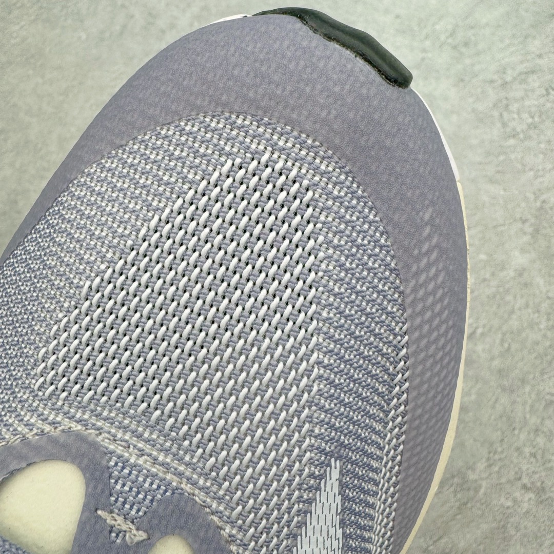 图片[12]-AD Adizero Boston 12 波士顿夏季透气网眼竞速跑鞋 延续爪型玻璃纤维推进系统 进化为全掌式的ENERGY RODS 2.0 从脚跟到脚趾的一体成形设计 强化整体推进力 提升速度表现 升级透气鞋面更具支撑性 利用ENGINEERED MESH技术进行不同密度织纹 强化支撑性 更使用50%以上的回收材料製成 减低塑料浪费 此外变薄的鞋舌为前掌提供更多空间 提供跑者更好的穿着感受 马牌轮胎大底耐磨性佳 大底全掌采用耐磨的Continental马牌轮胎大底 在各种环境下保有良好抓地力 尺码：36 36.5 37 38 38.5 39 40 40.5 41 42 42.5 43 44 44.5 45-选品中心